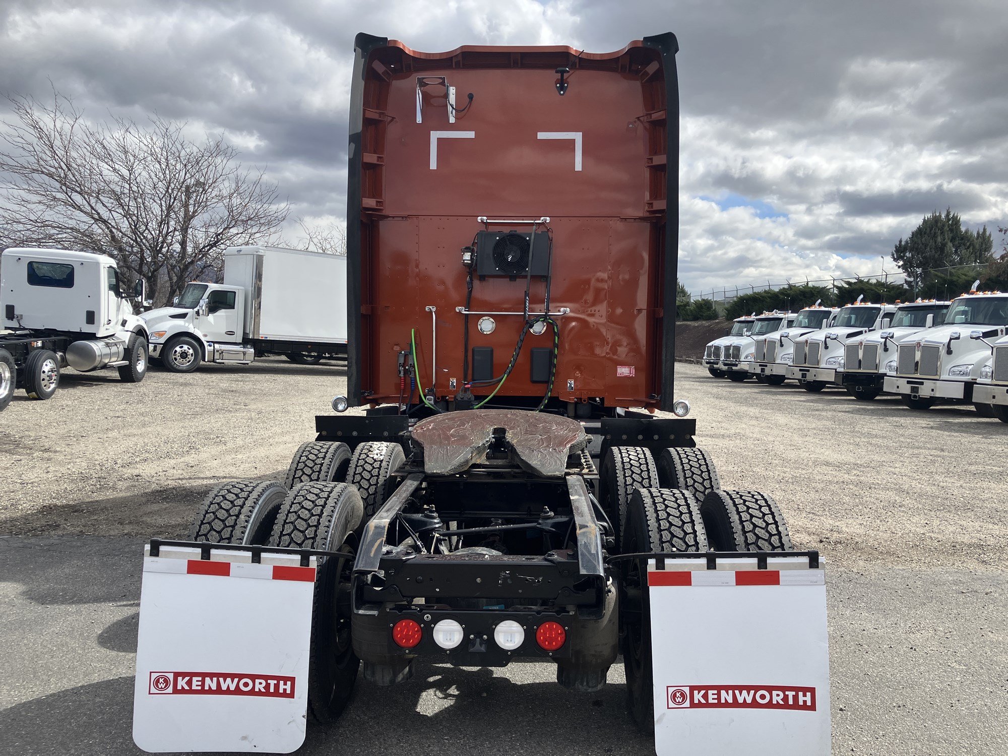 2021 Kenworth T680 - image 4 of 6