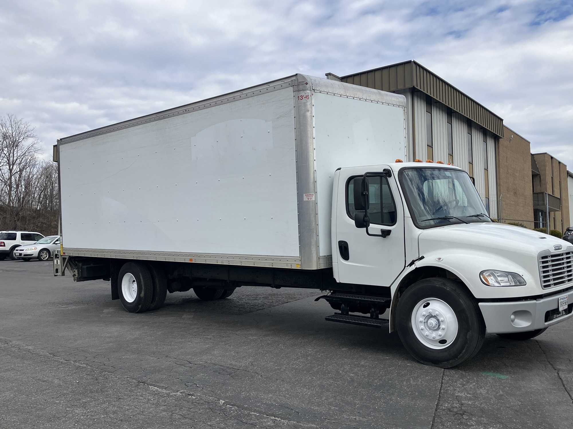 2022 Freightliner M2 - image 4 of 6