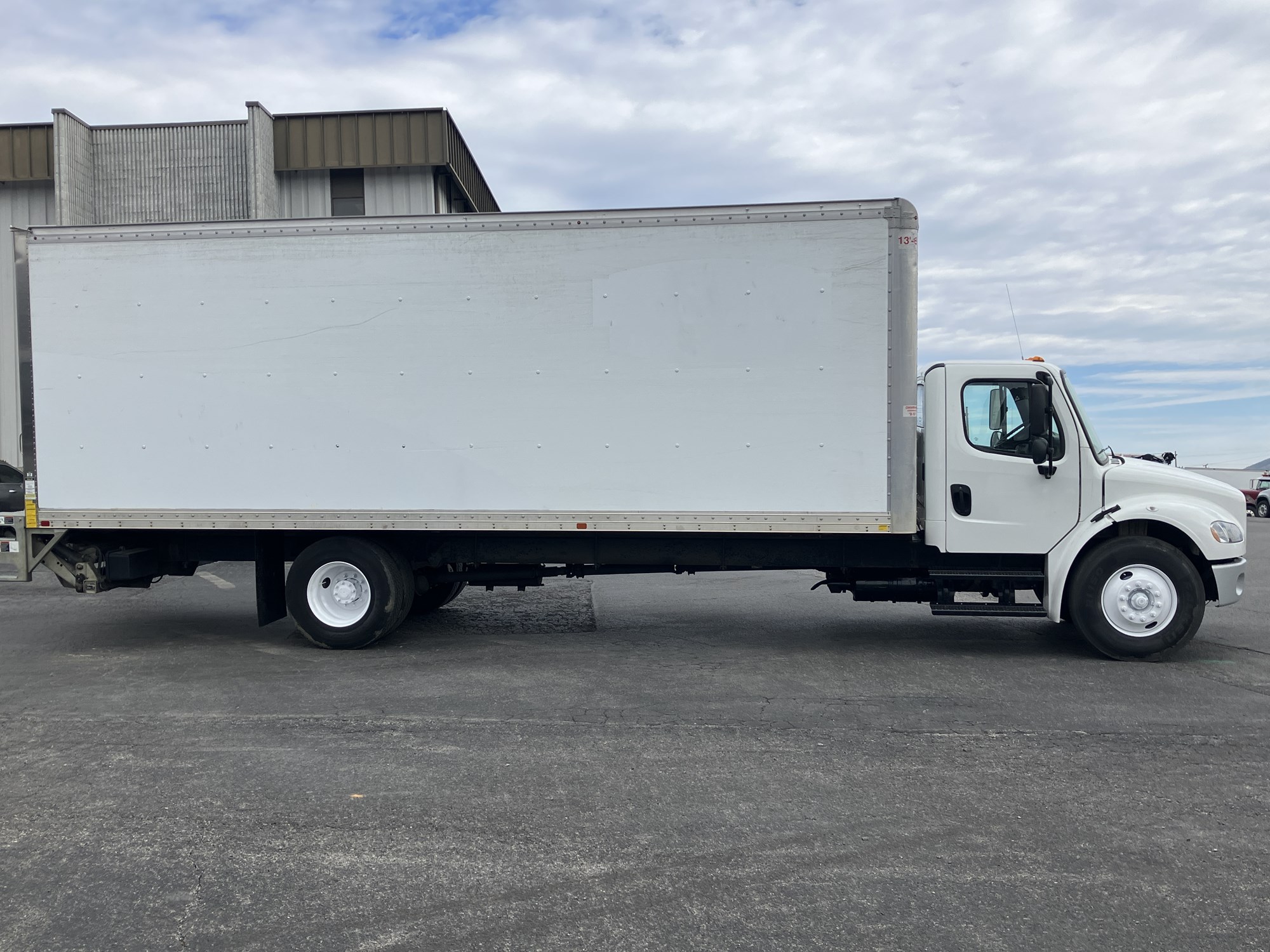 2022 Freightliner M2 - image 5 of 6