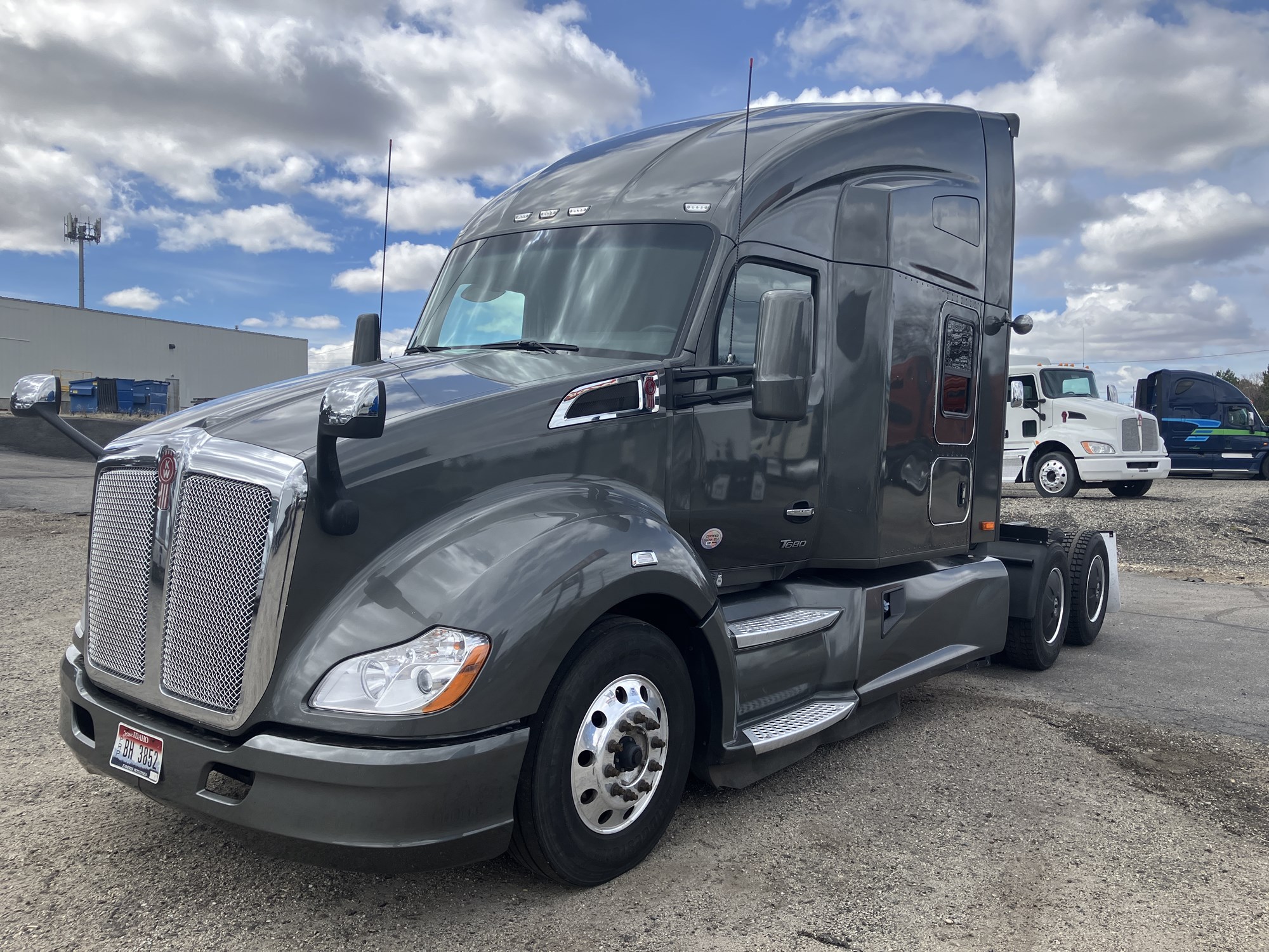 2022 Kenworth T680 - image 1 of 6