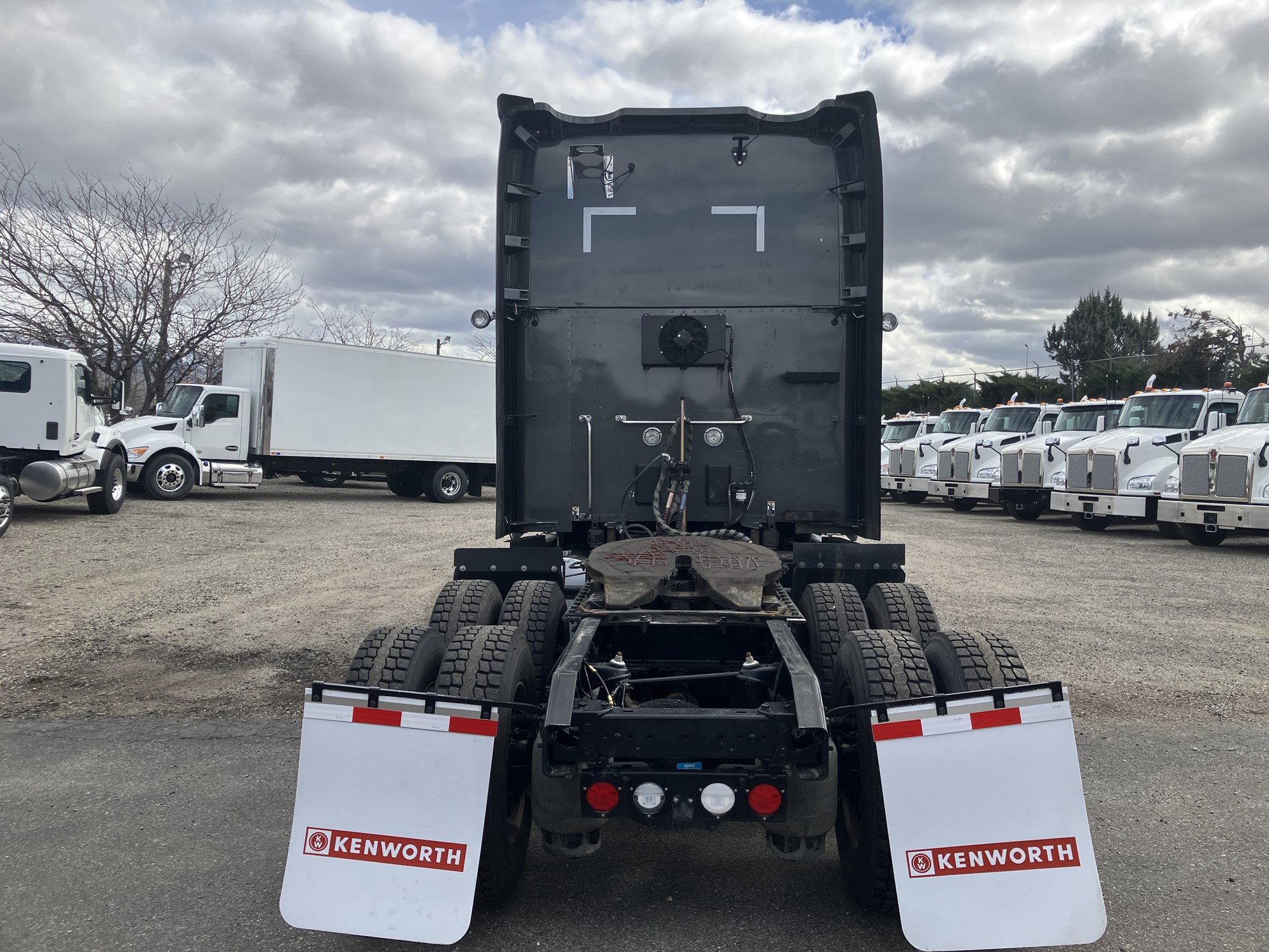 2022 Kenworth T680 - image 4 of 6