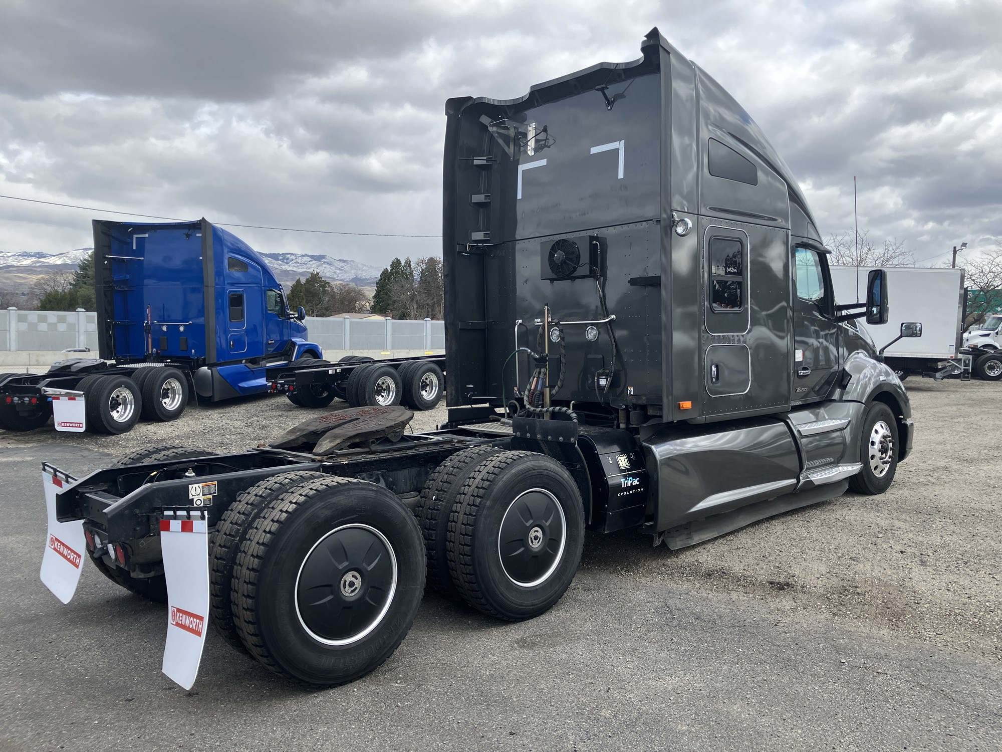 2022 Kenworth T680 - image 5 of 6