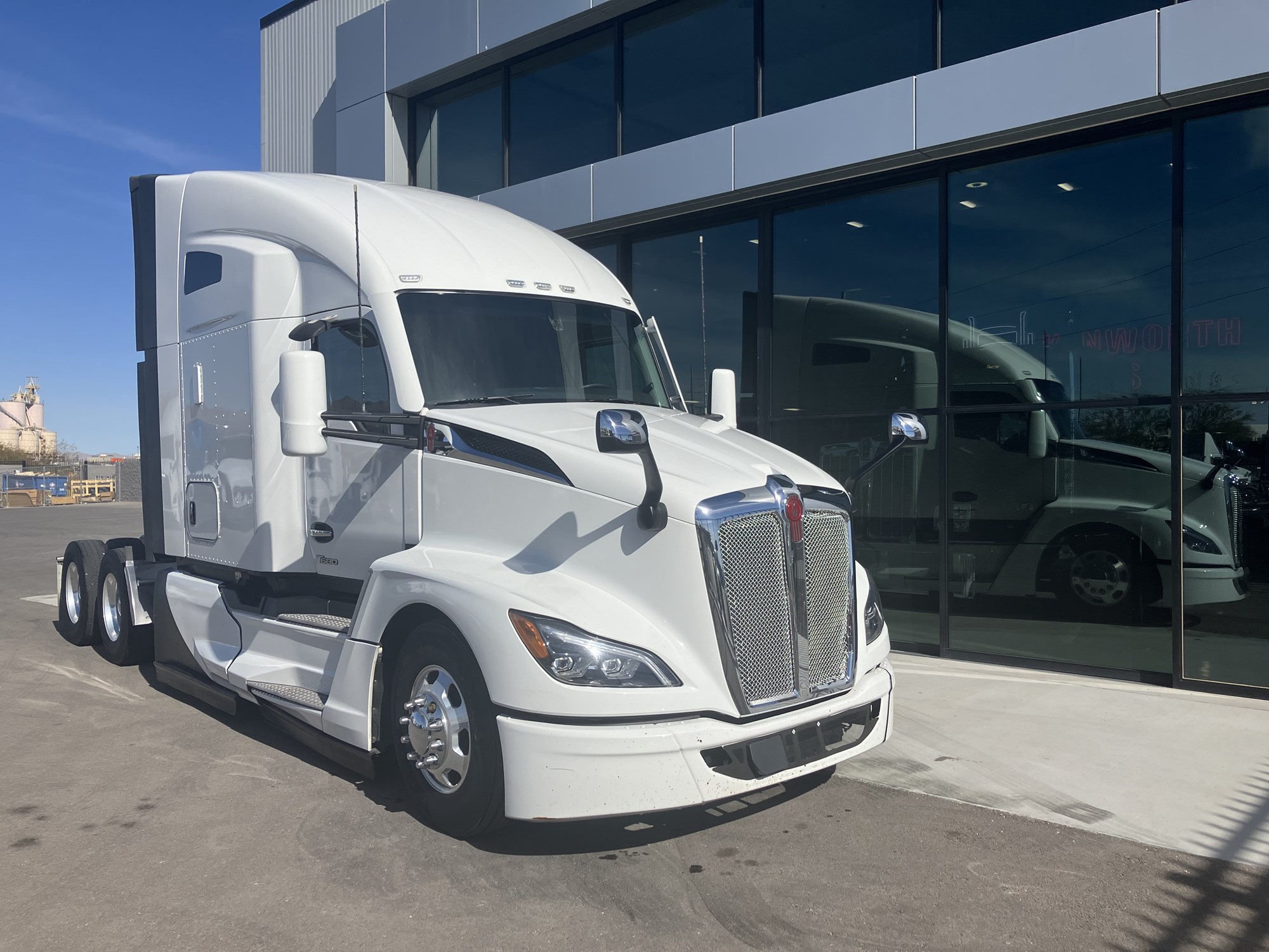 2024 Kenworth T680 Next Gen - image 1 of 6