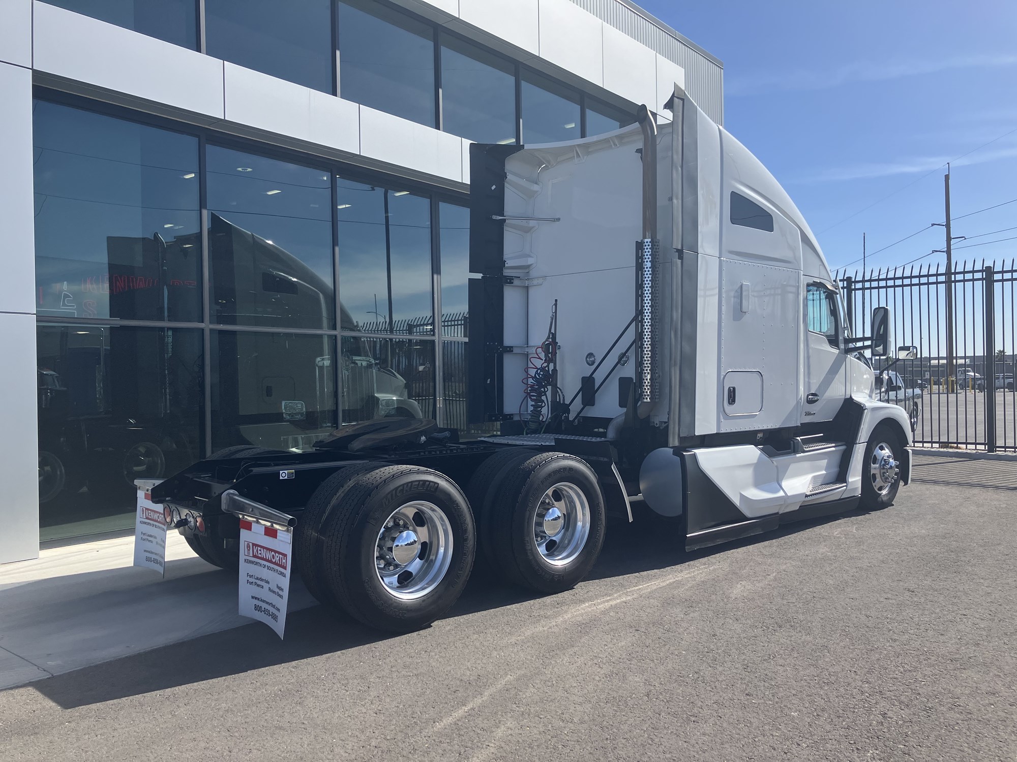 2024 Kenworth T680 Next Gen - image 3 of 6