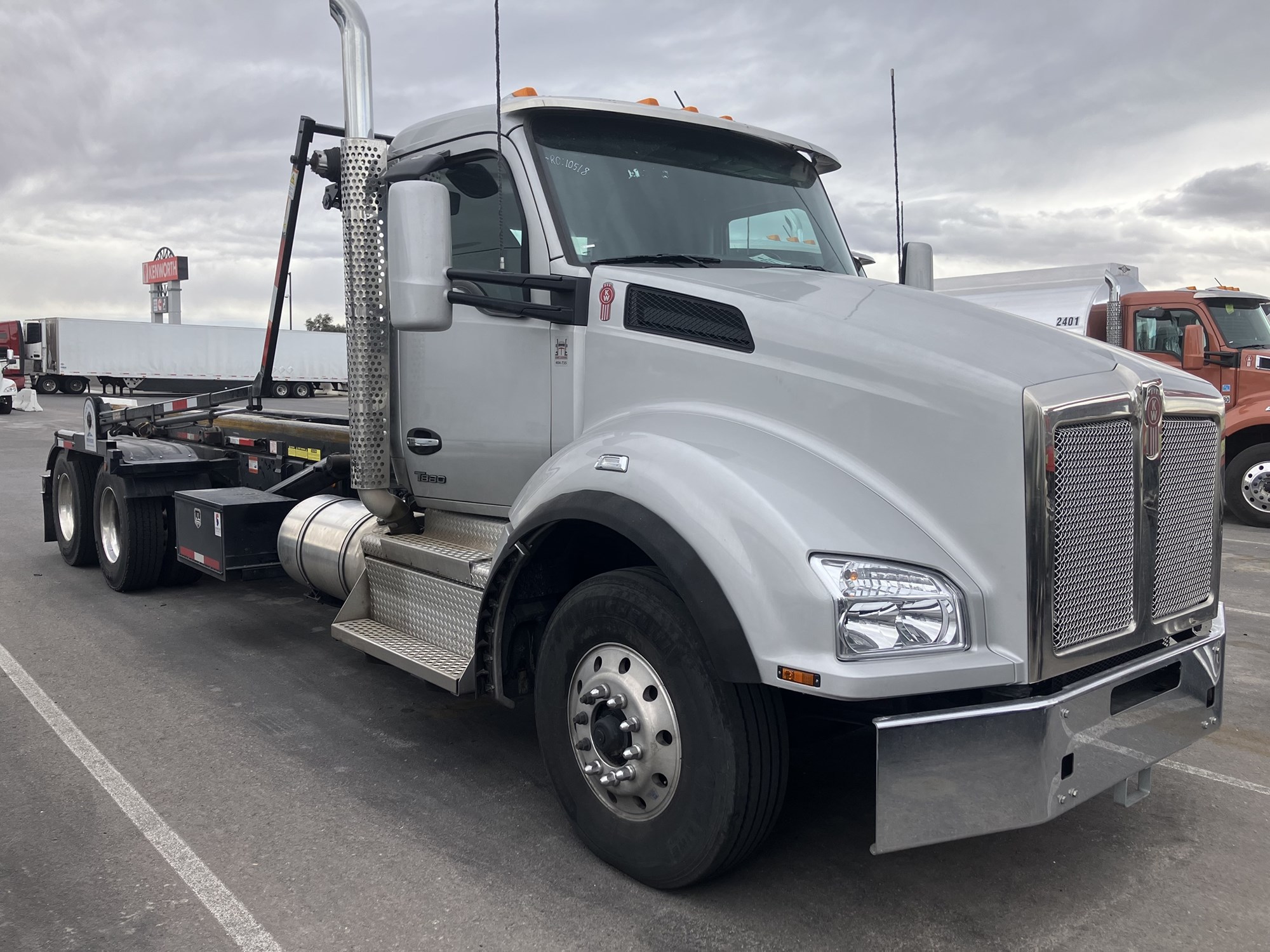 2024 Kenworth T880 - image 1 of 6