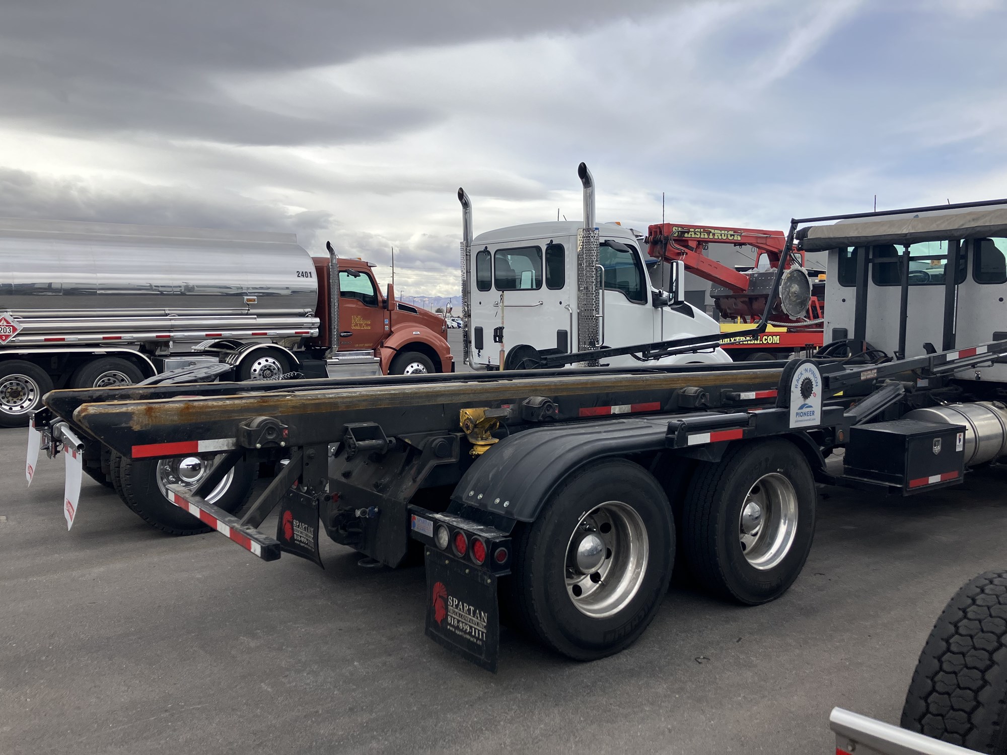 2024 Kenworth T880 - image 4 of 6