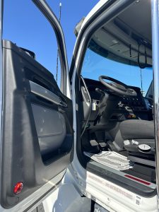 2025 Kenworth T880 SJ134676-01