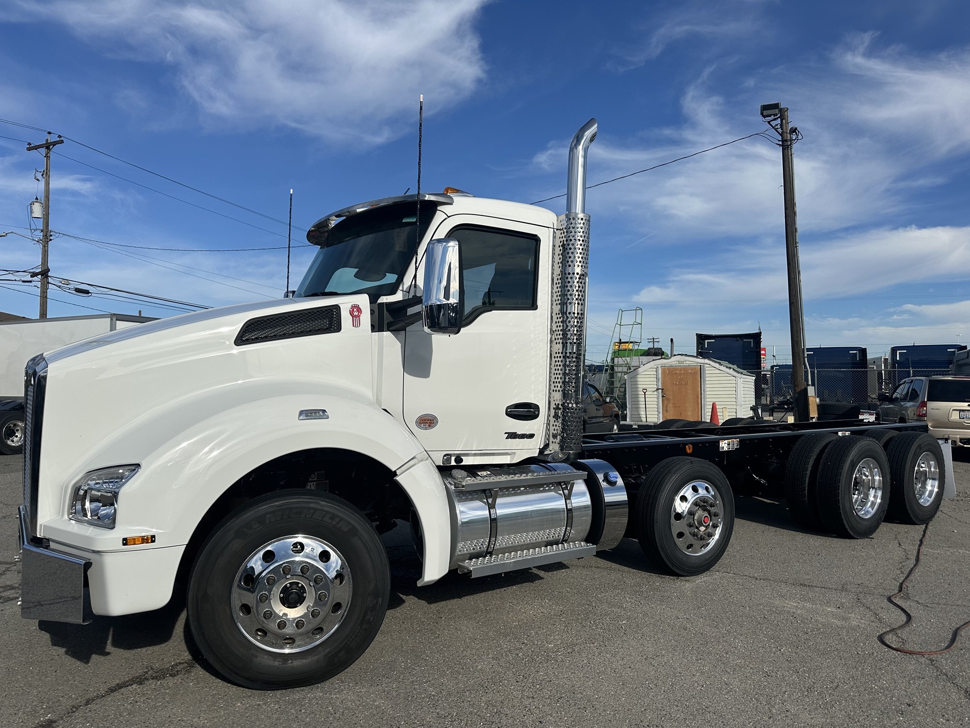 2025 Kenworth T880 - image 1 of 6