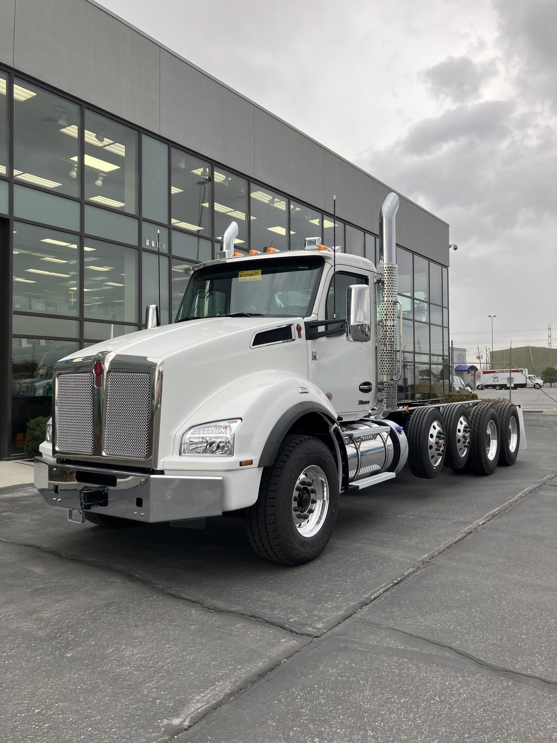 2026 Kenworth T880 - image 1 of 6