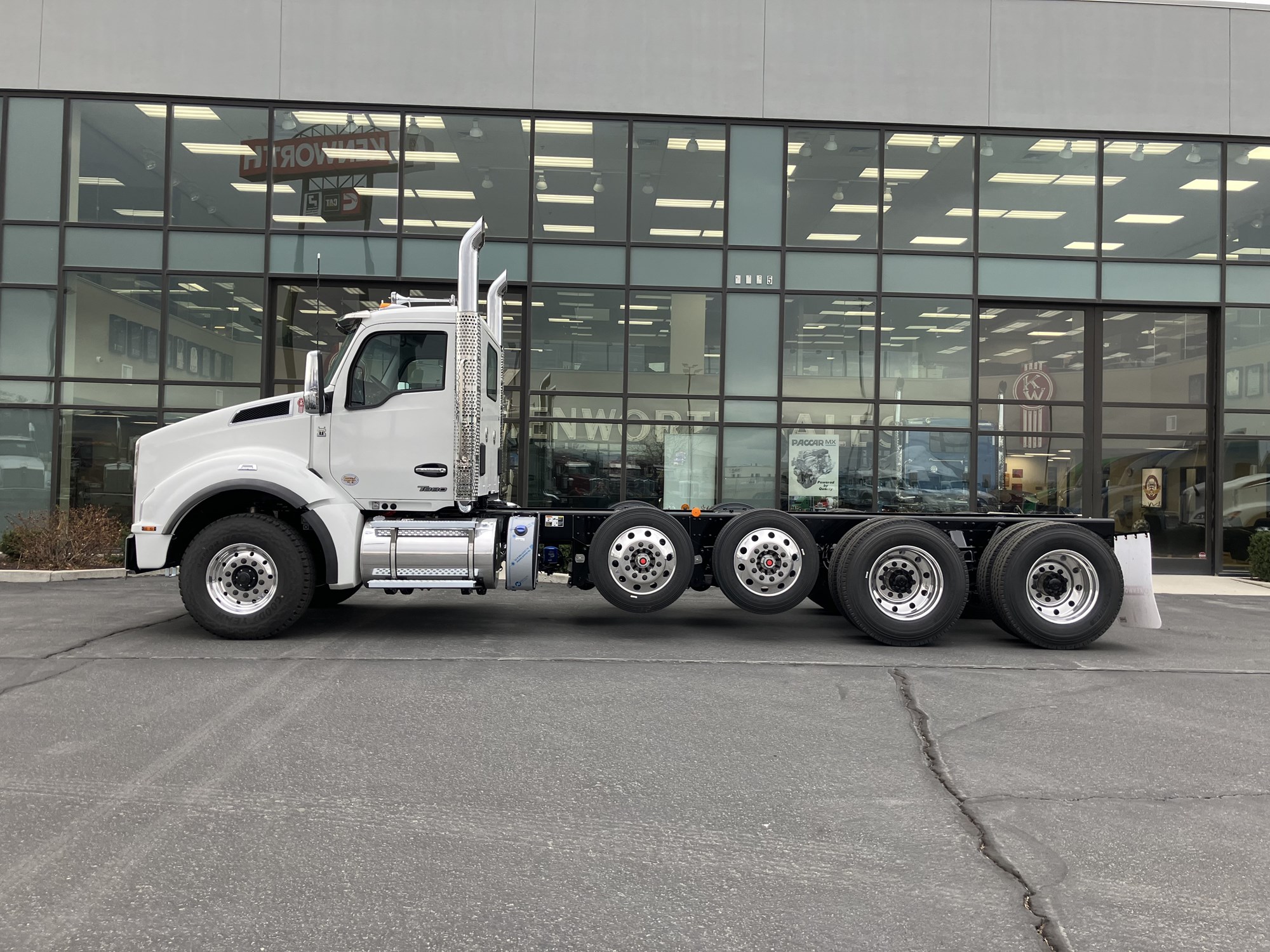 2026 Kenworth T880 - image 6 of 6