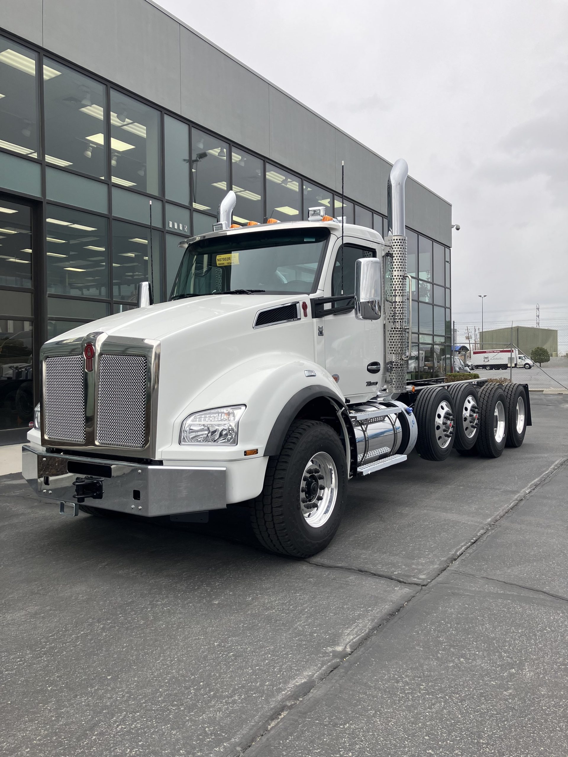 2026 Kenworth T880 - image 1 of 6