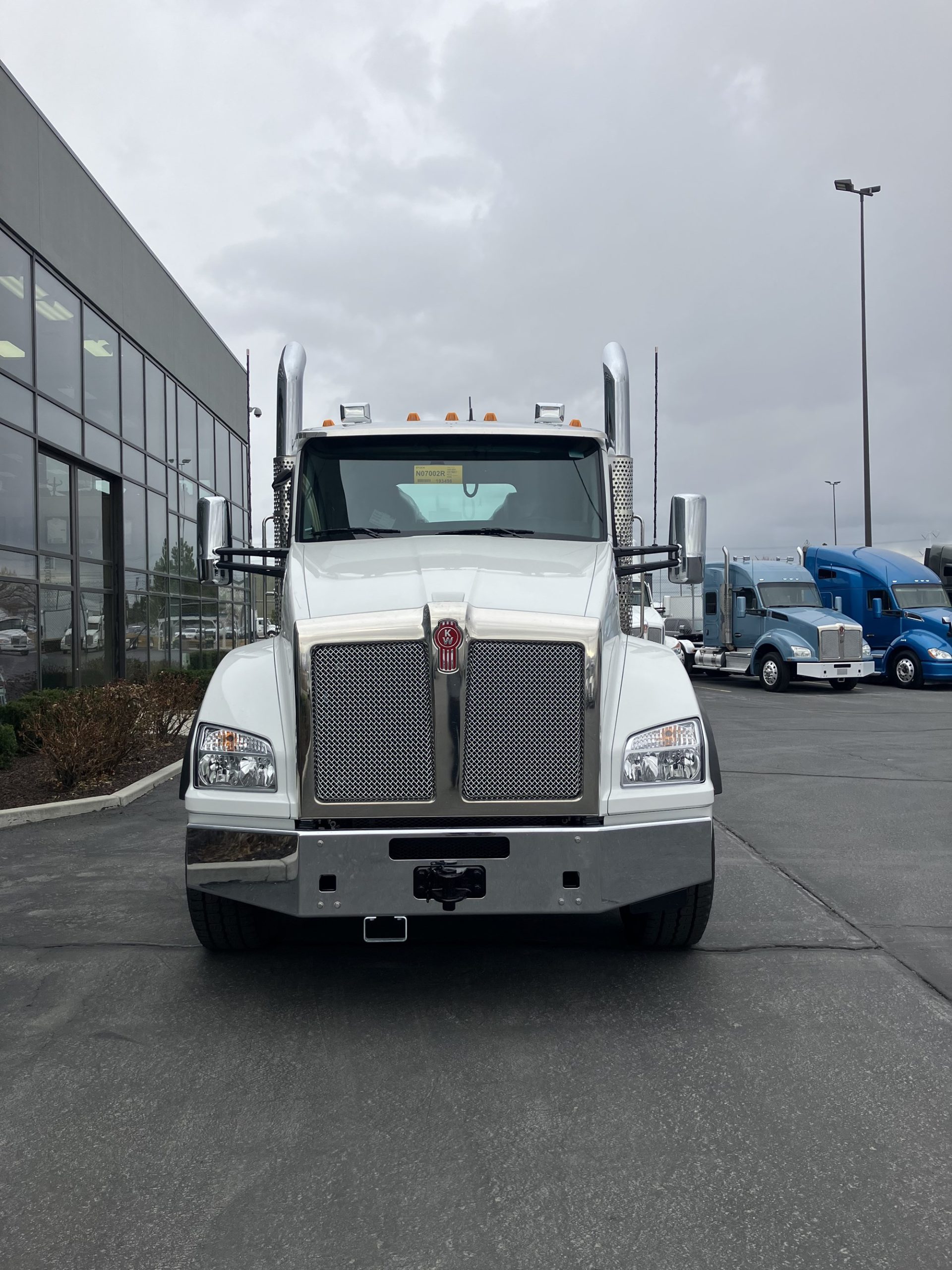 2026 Kenworth T880 - image 2 of 6