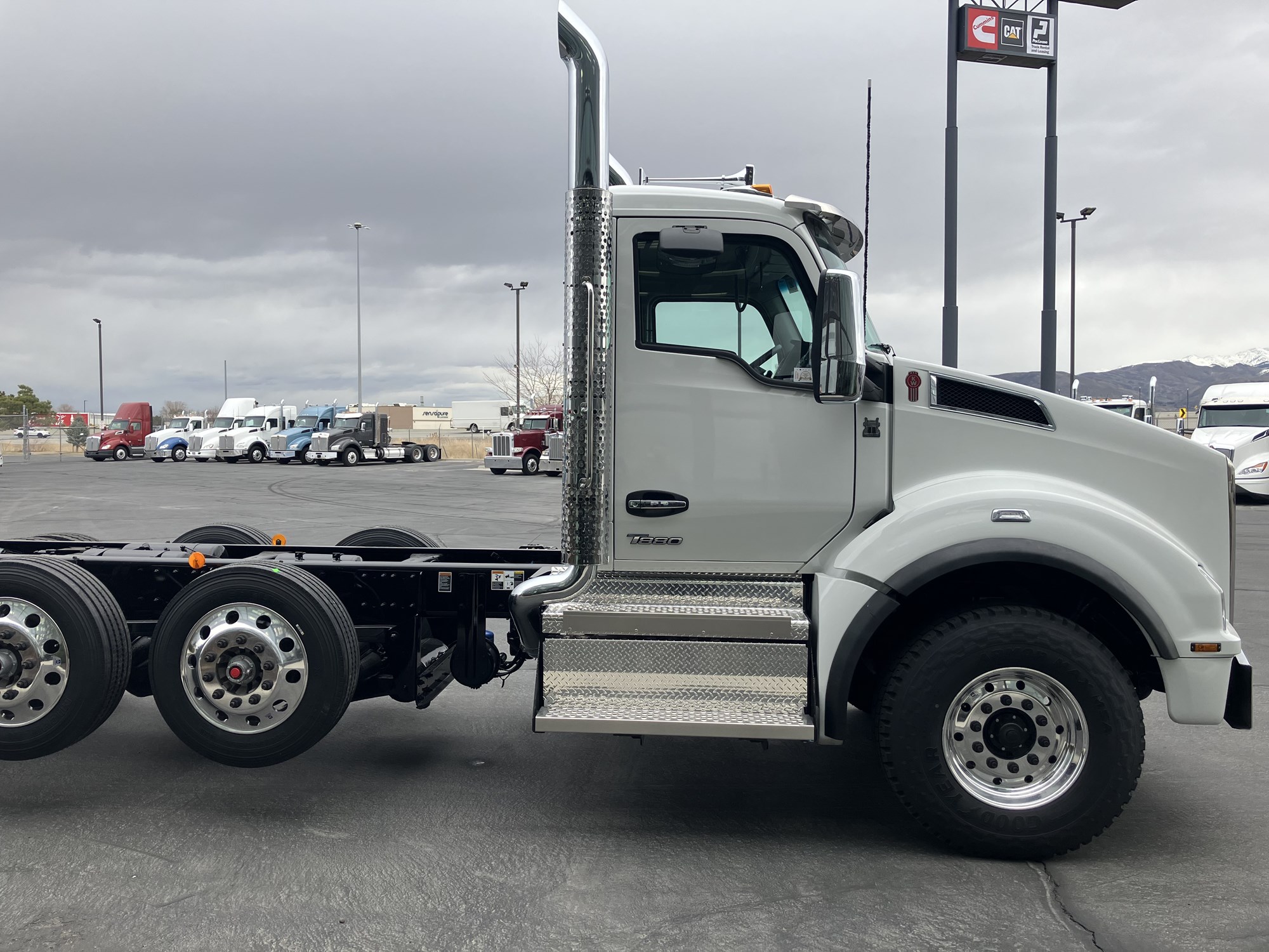 2026 Kenworth T880 - image 4 of 6