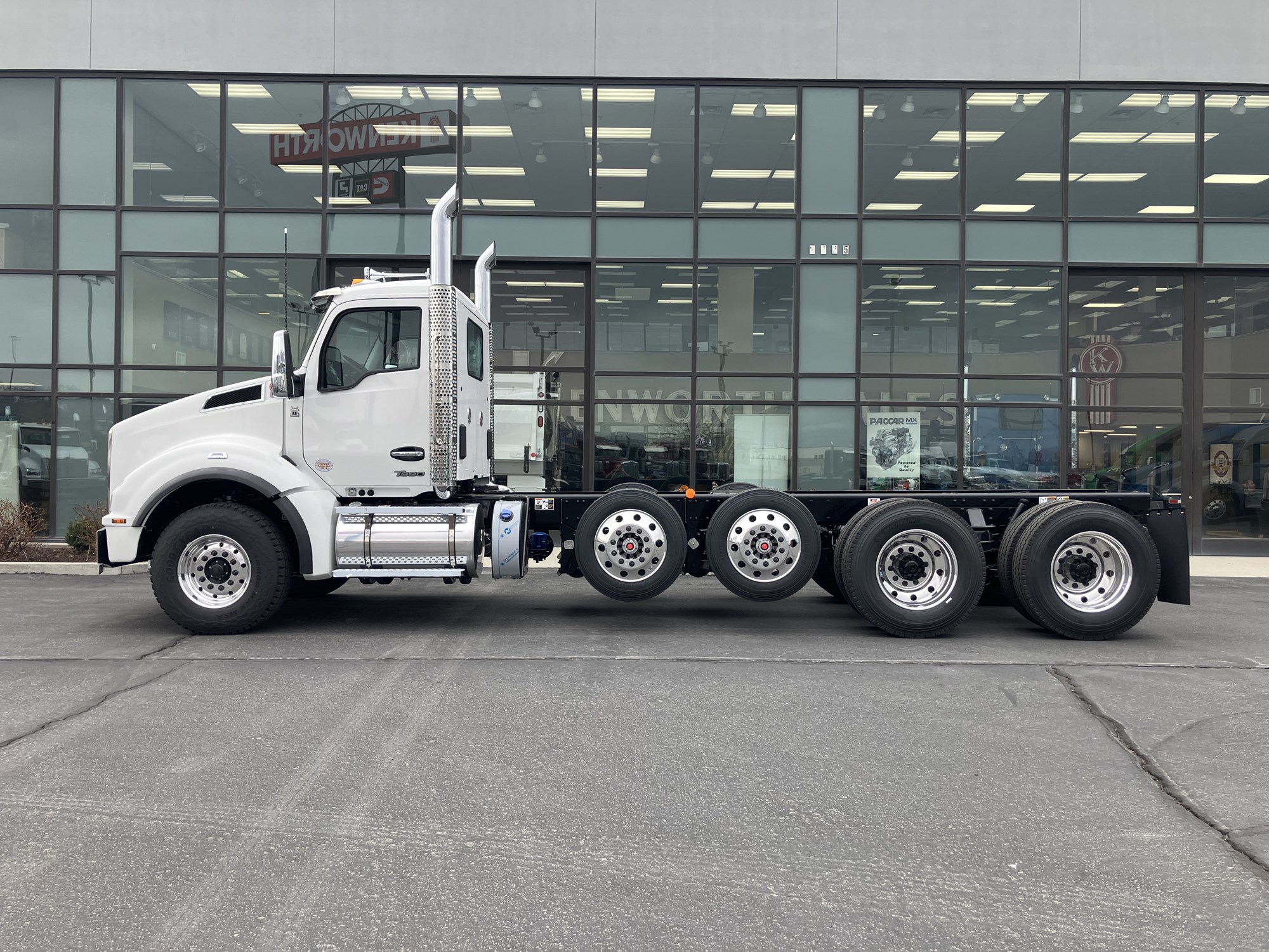 2026 Kenworth T880 - image 6 of 6