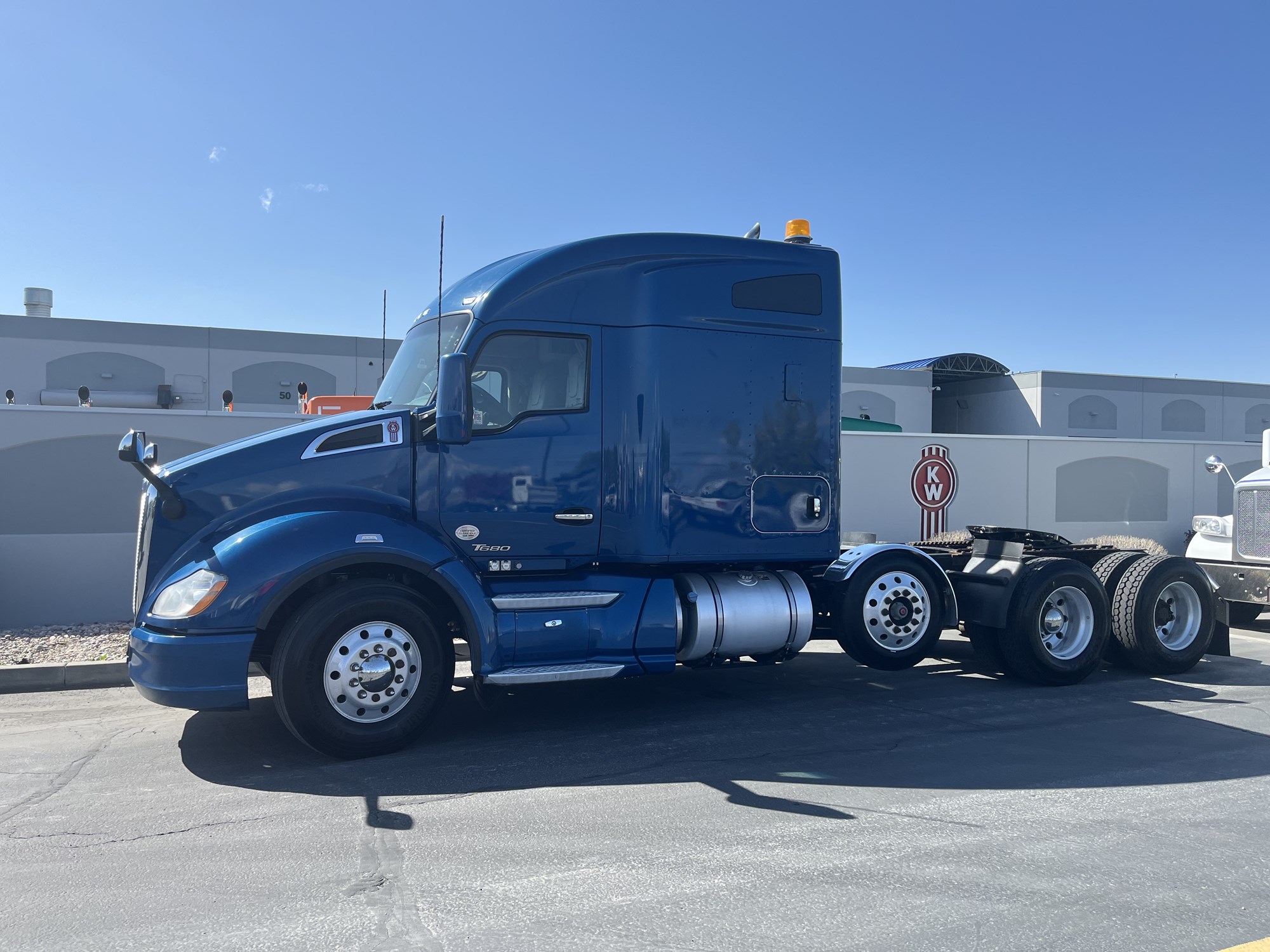 2020 Kenworth T680 - image 1 of 6