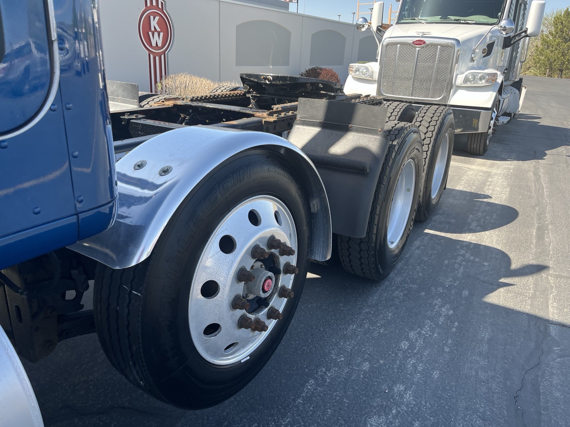 2020 Kenworth T680 - image 5 of 6