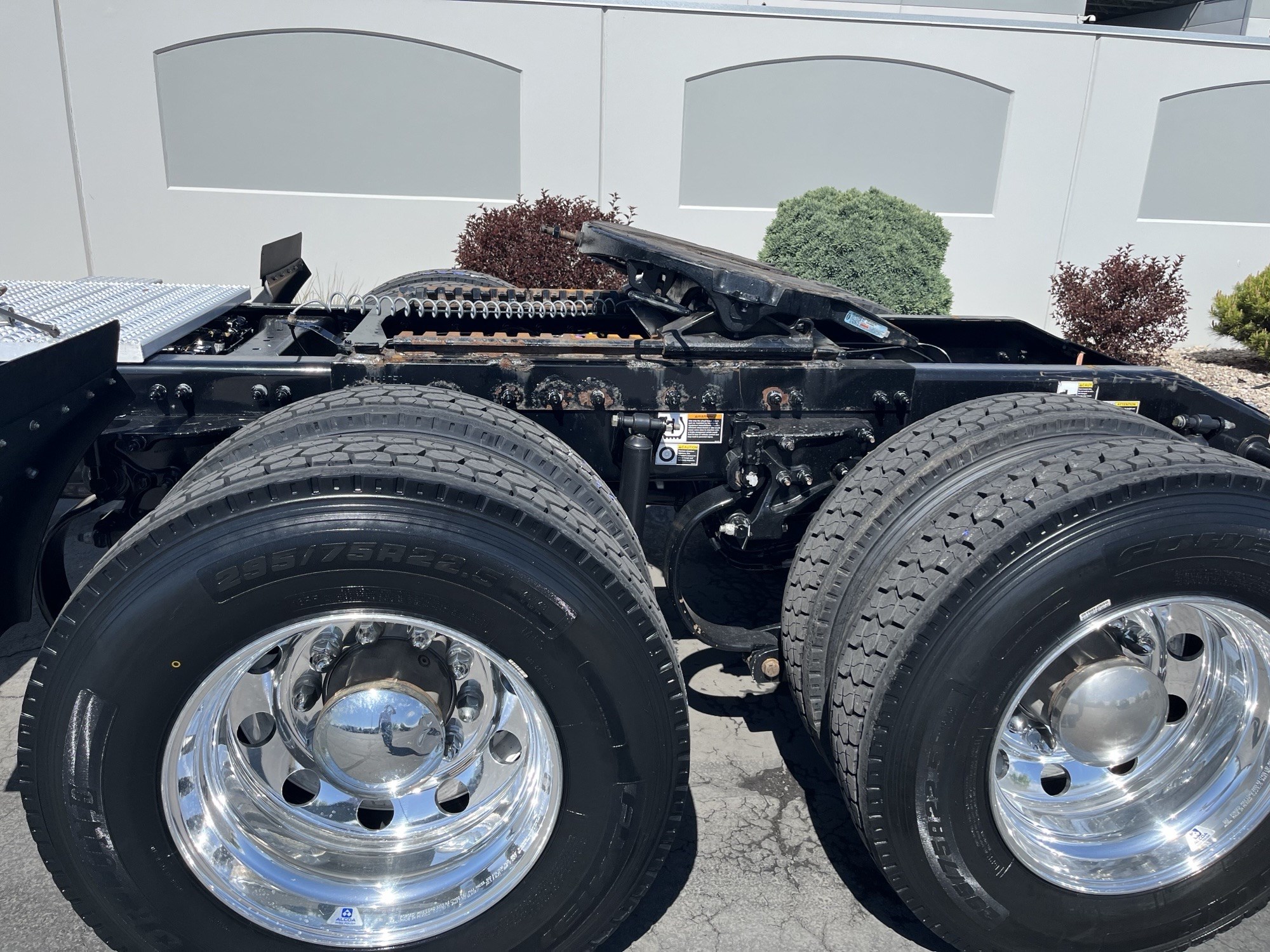 2021 Peterbilt 579 - image 5 of 6
