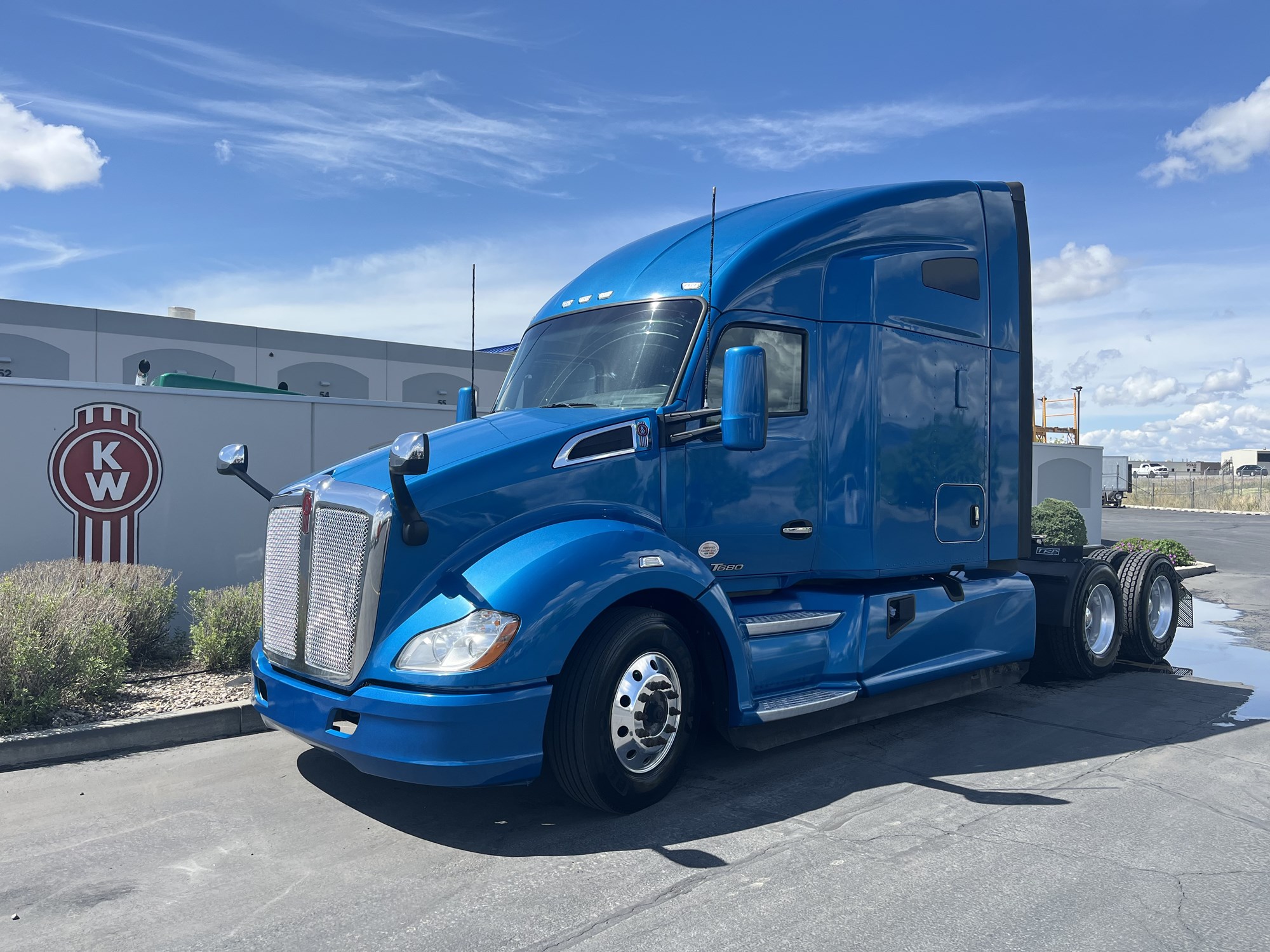 2021 Kenworth T680 - image 2 of 6