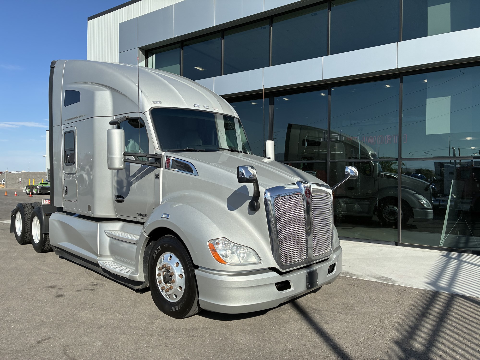 2021 Kenworth T680 - image 1 of 6