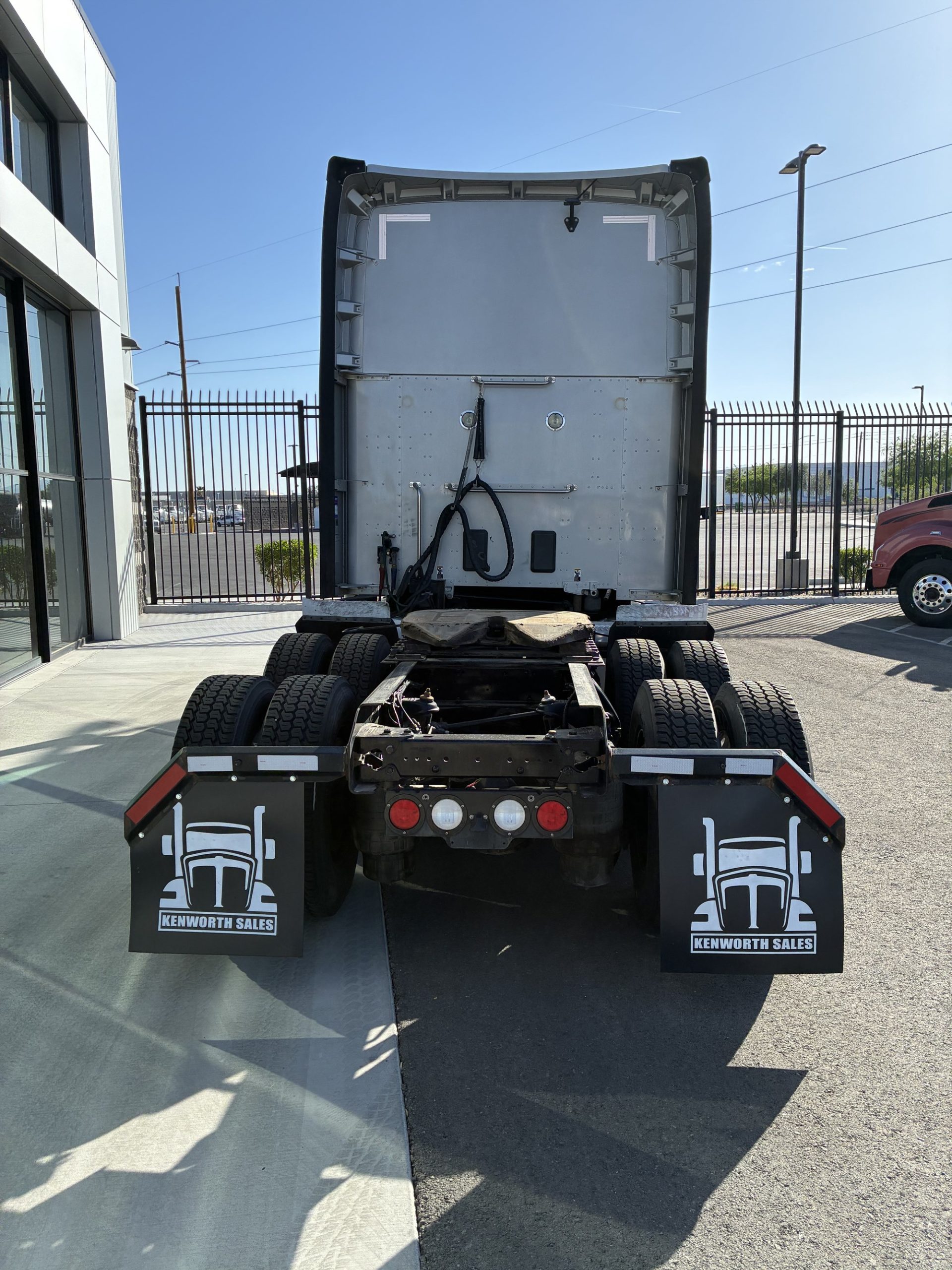 2021 Kenworth T680 - image 4 of 6