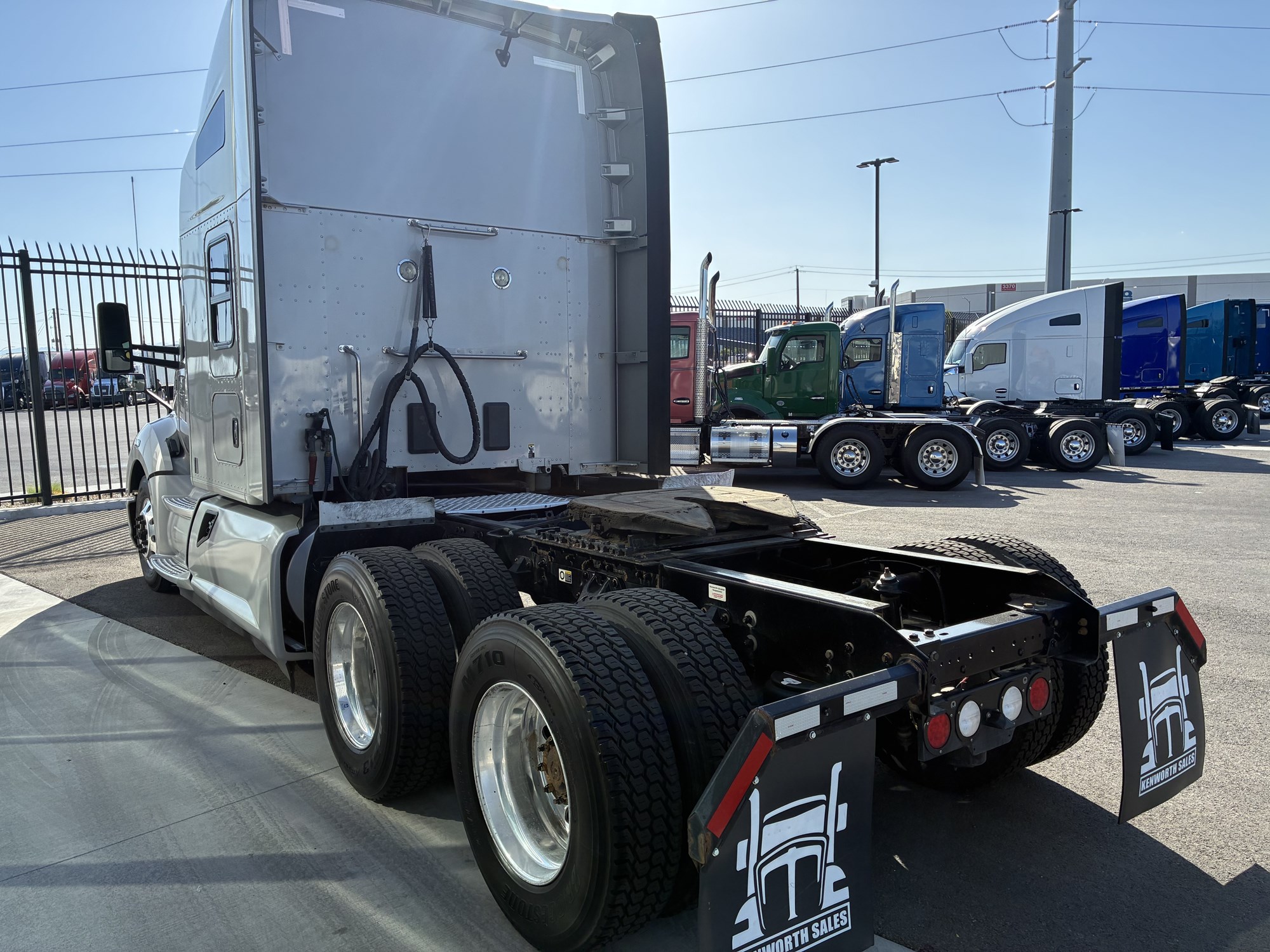 2021 Kenworth T680 - image 5 of 6
