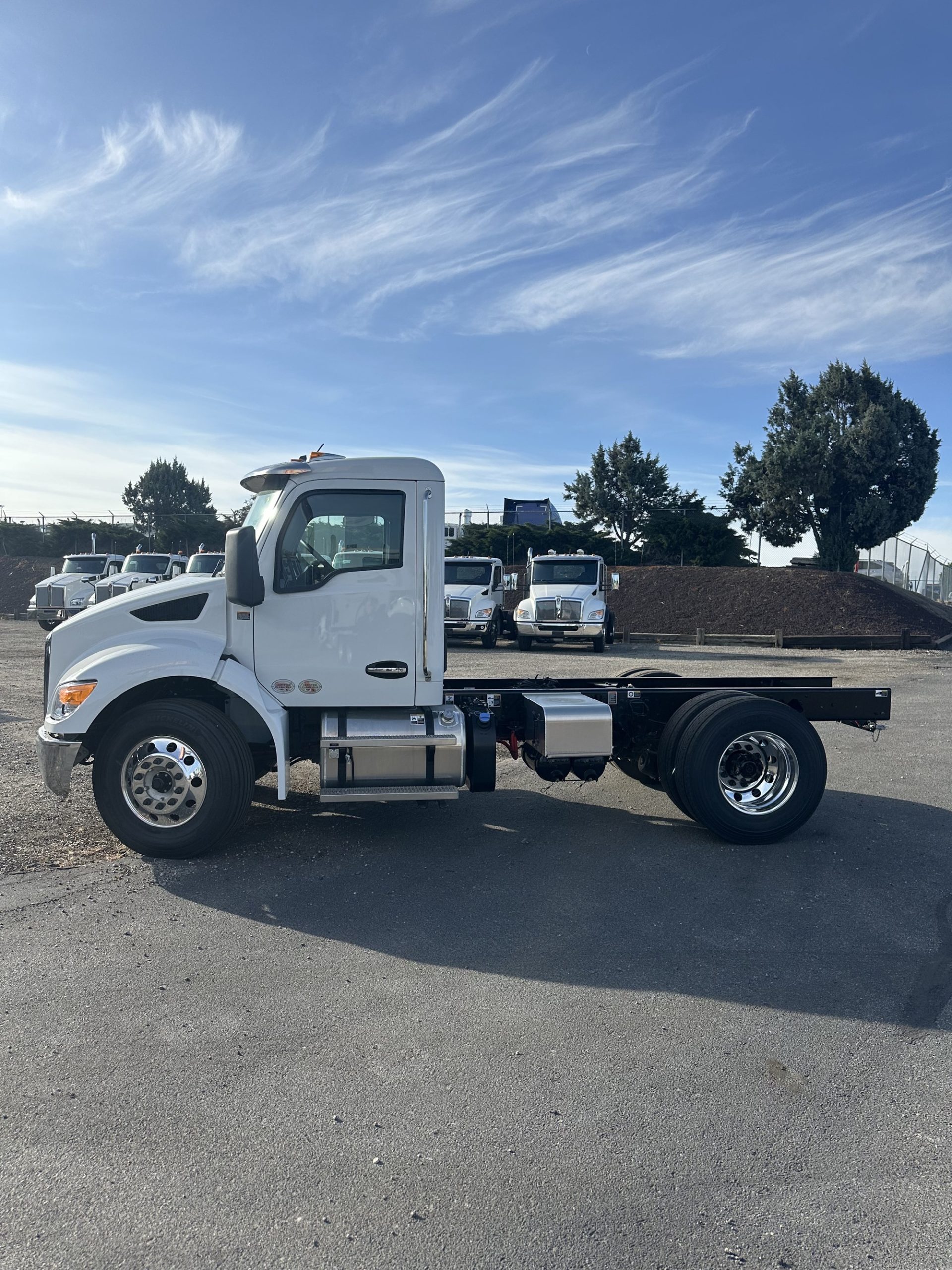 2025 Kenworth T380 - image 3 of 6