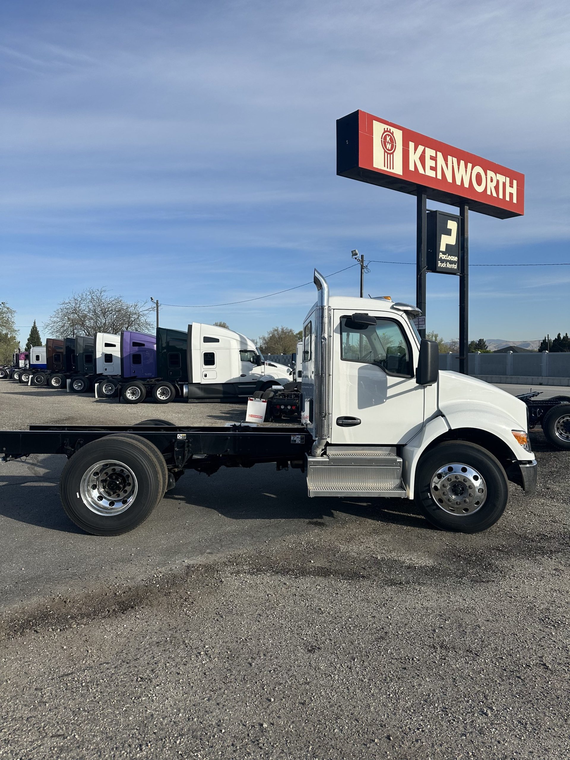 2025 Kenworth T380 - image 4 of 6
