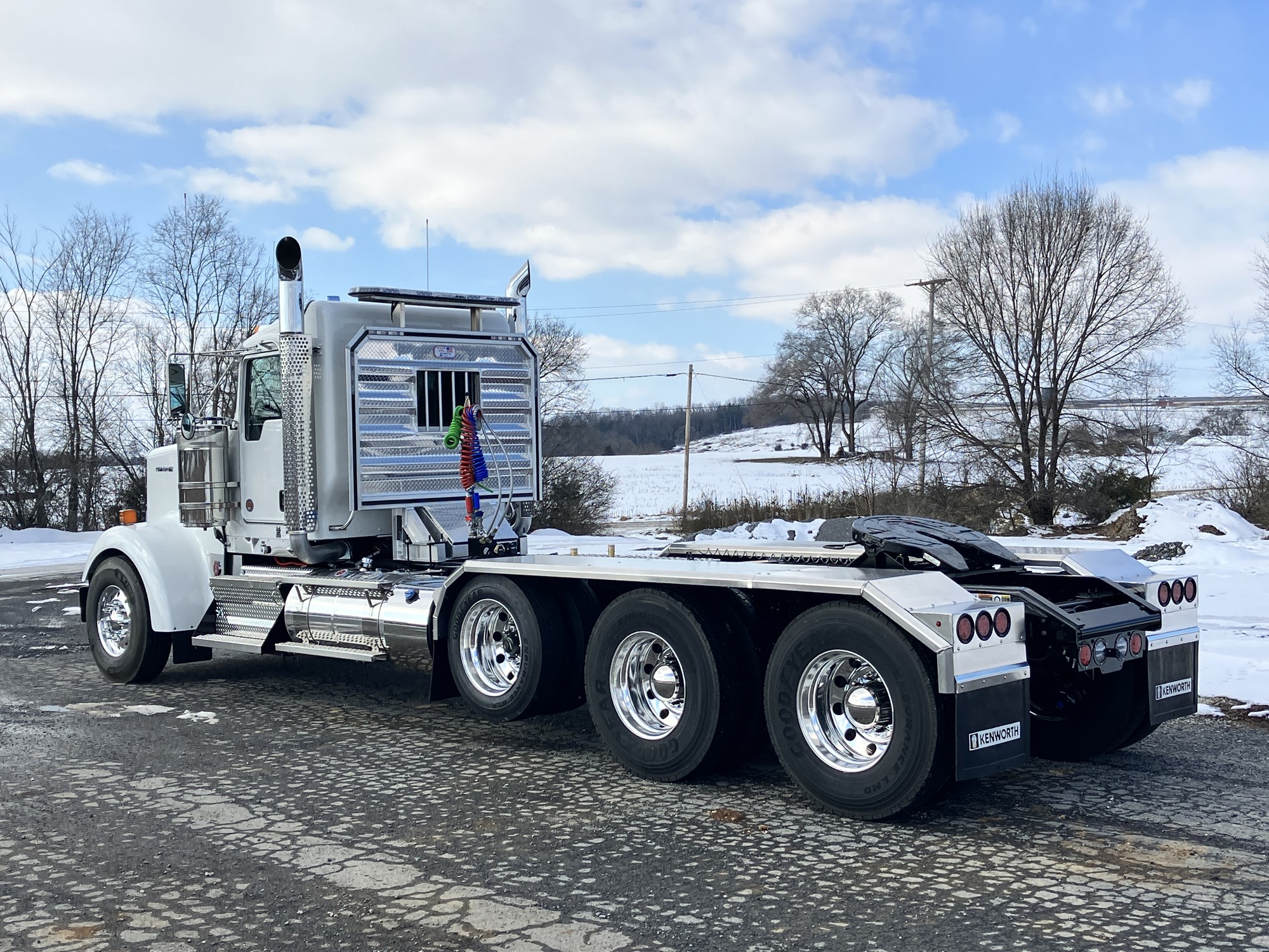 2025 Kenworth W900B - image 3 of 6