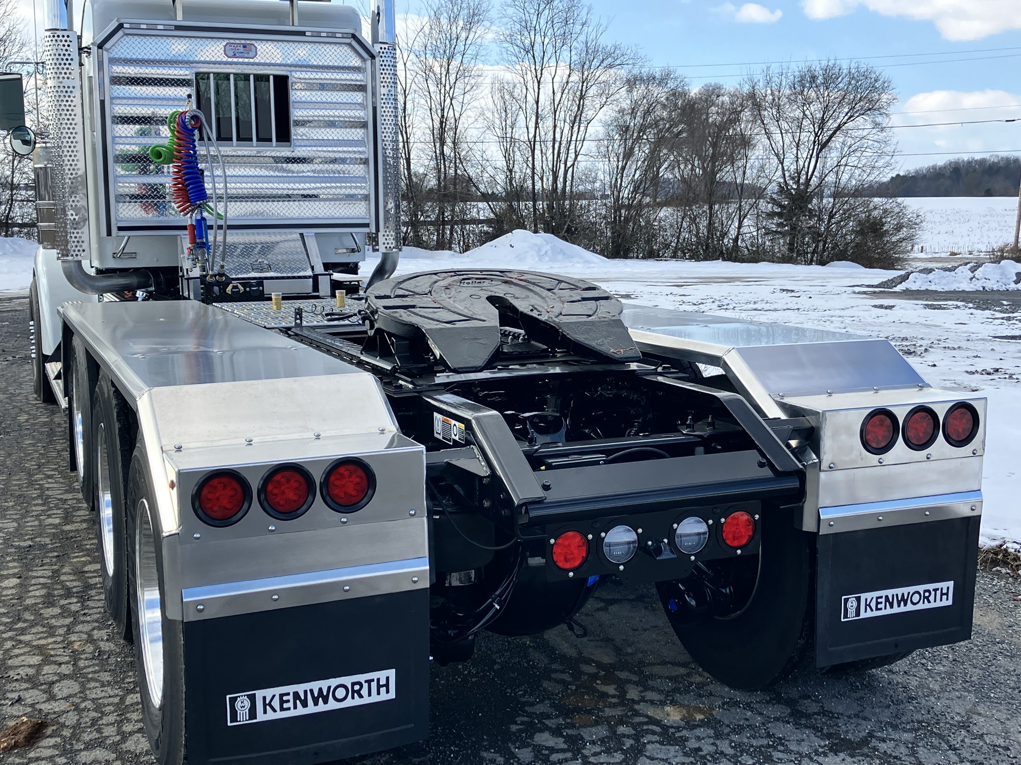 2025 Kenworth W900B - image 4 of 6