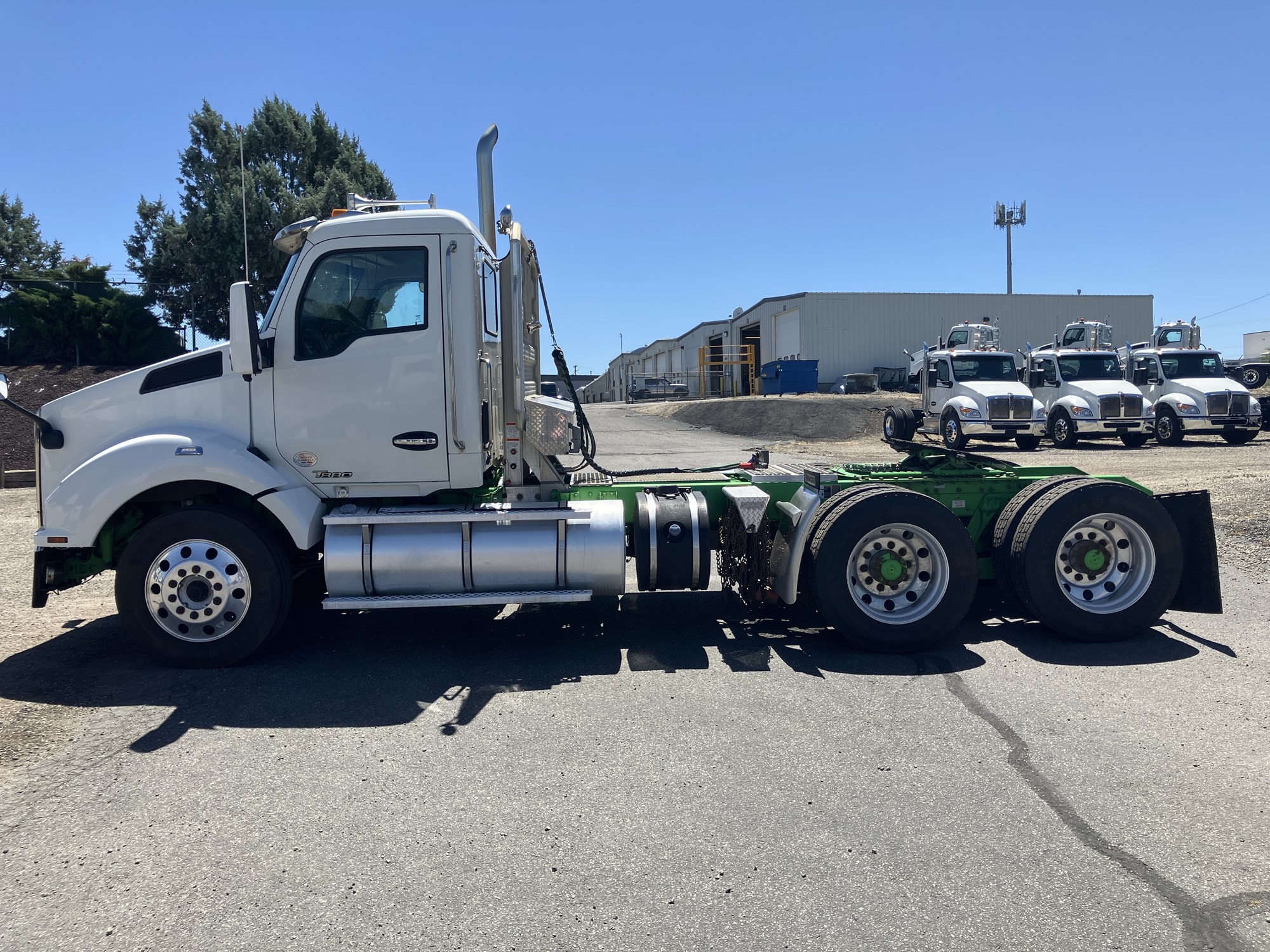 2018 Kenworth T880 - image 2 of 6