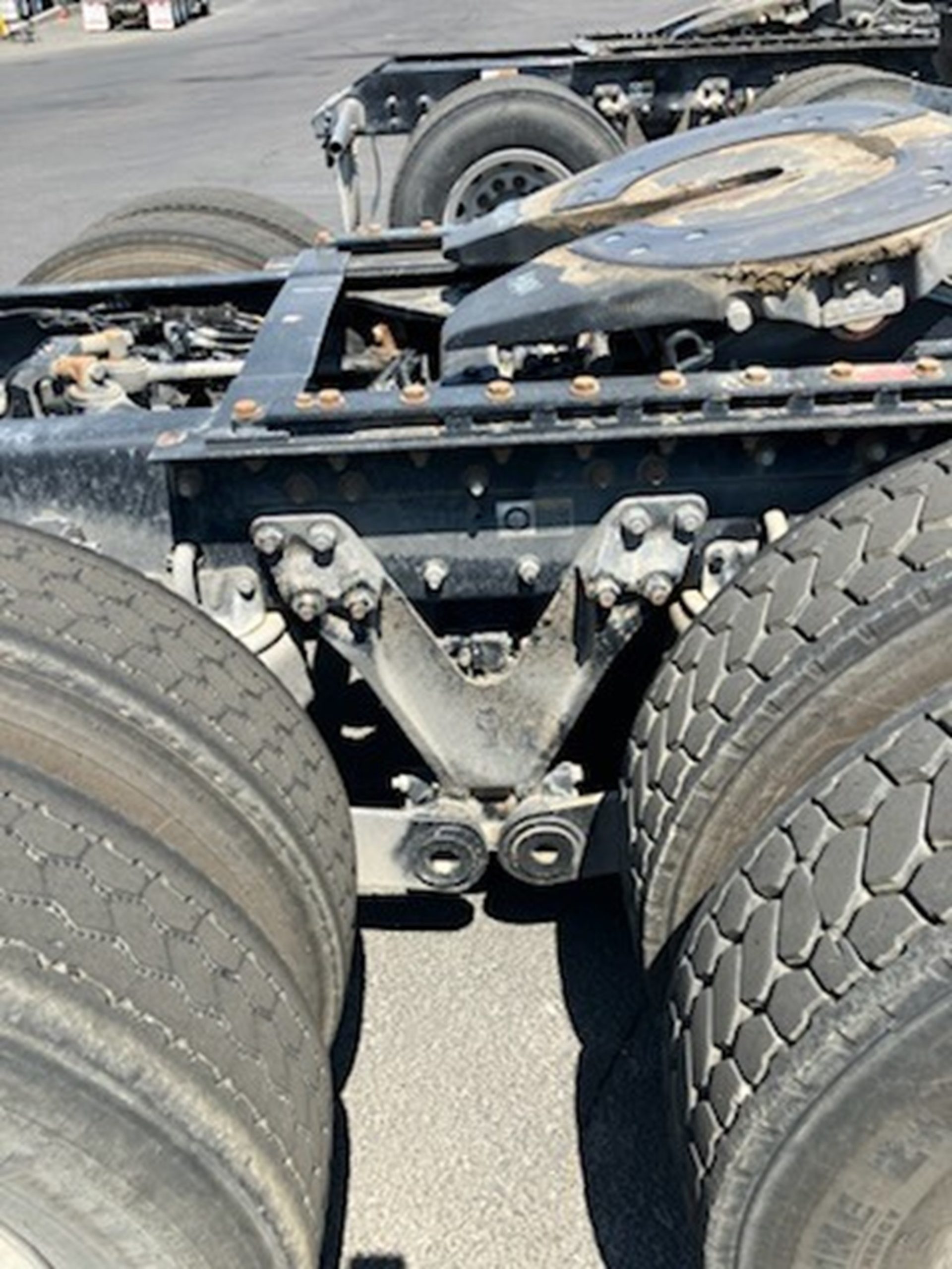 2021 Kenworth T880 - image 3 of 5