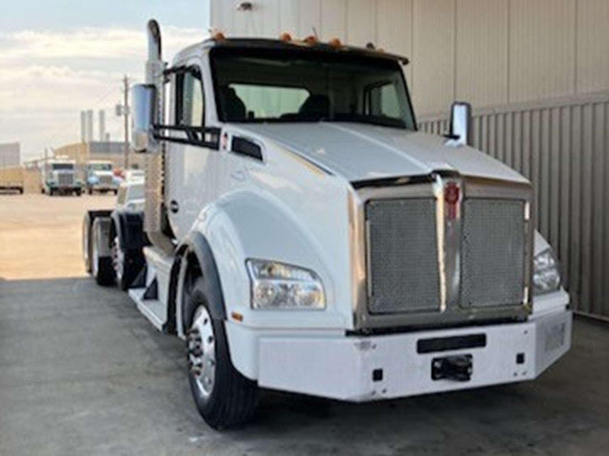 2021 Kenworth T880 - image 1 of 5