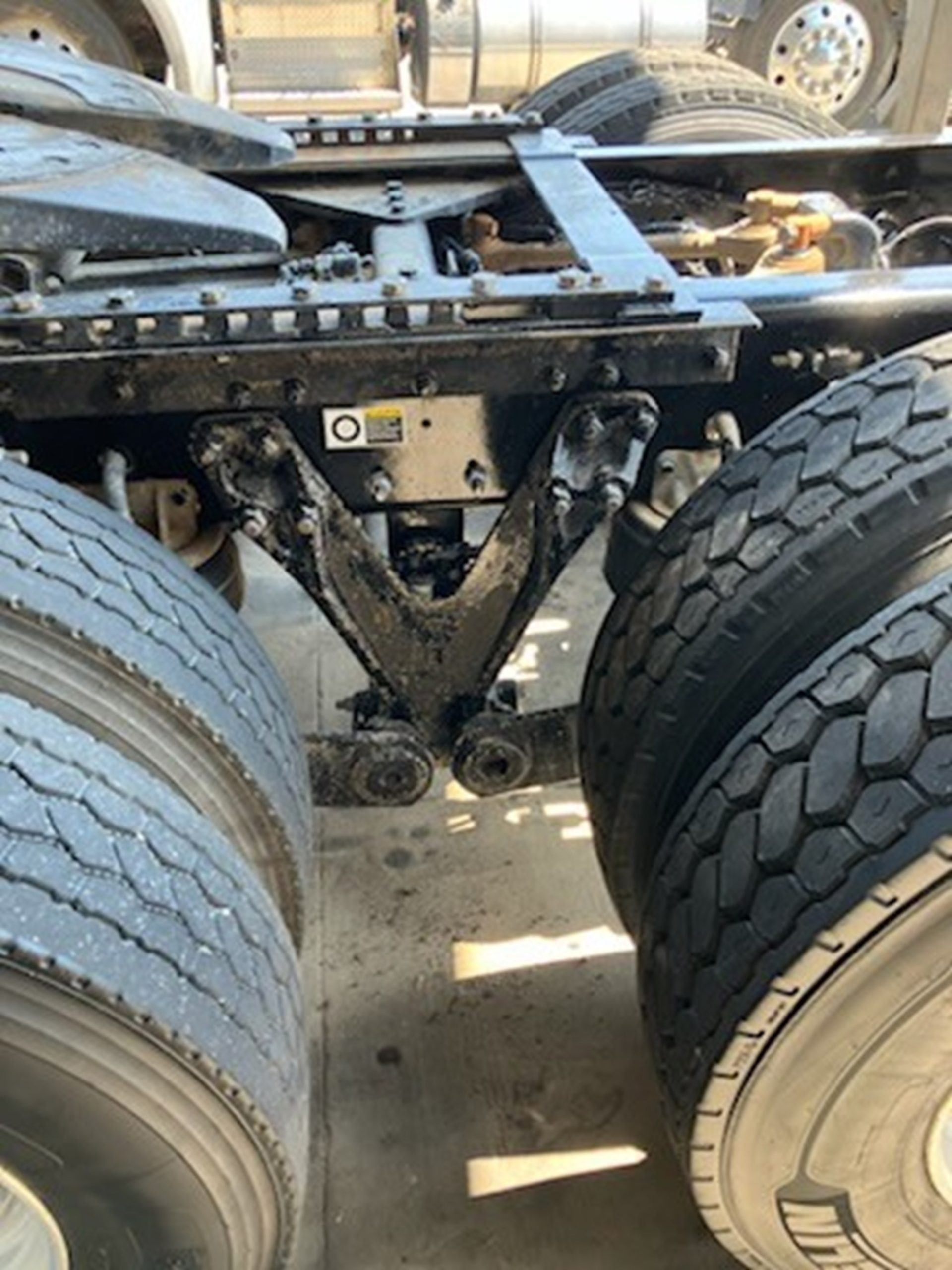 2021 Kenworth T880 - image 3 of 5
