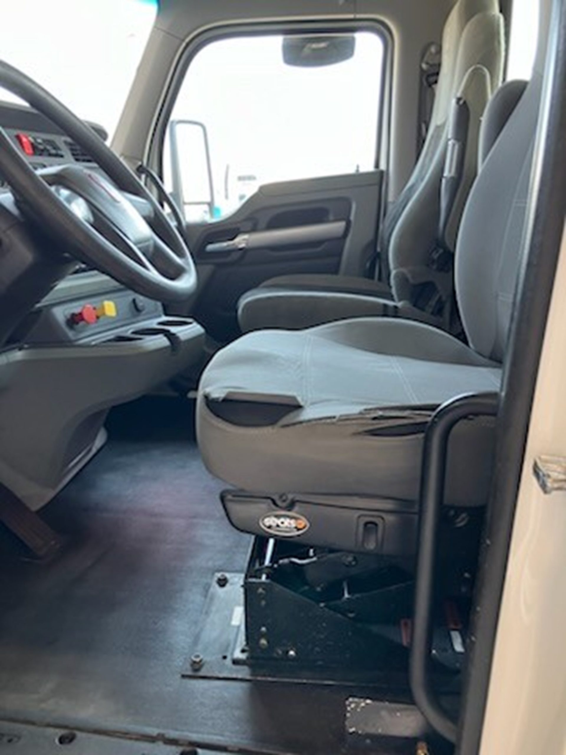 2021 Kenworth T880 - image 5 of 5