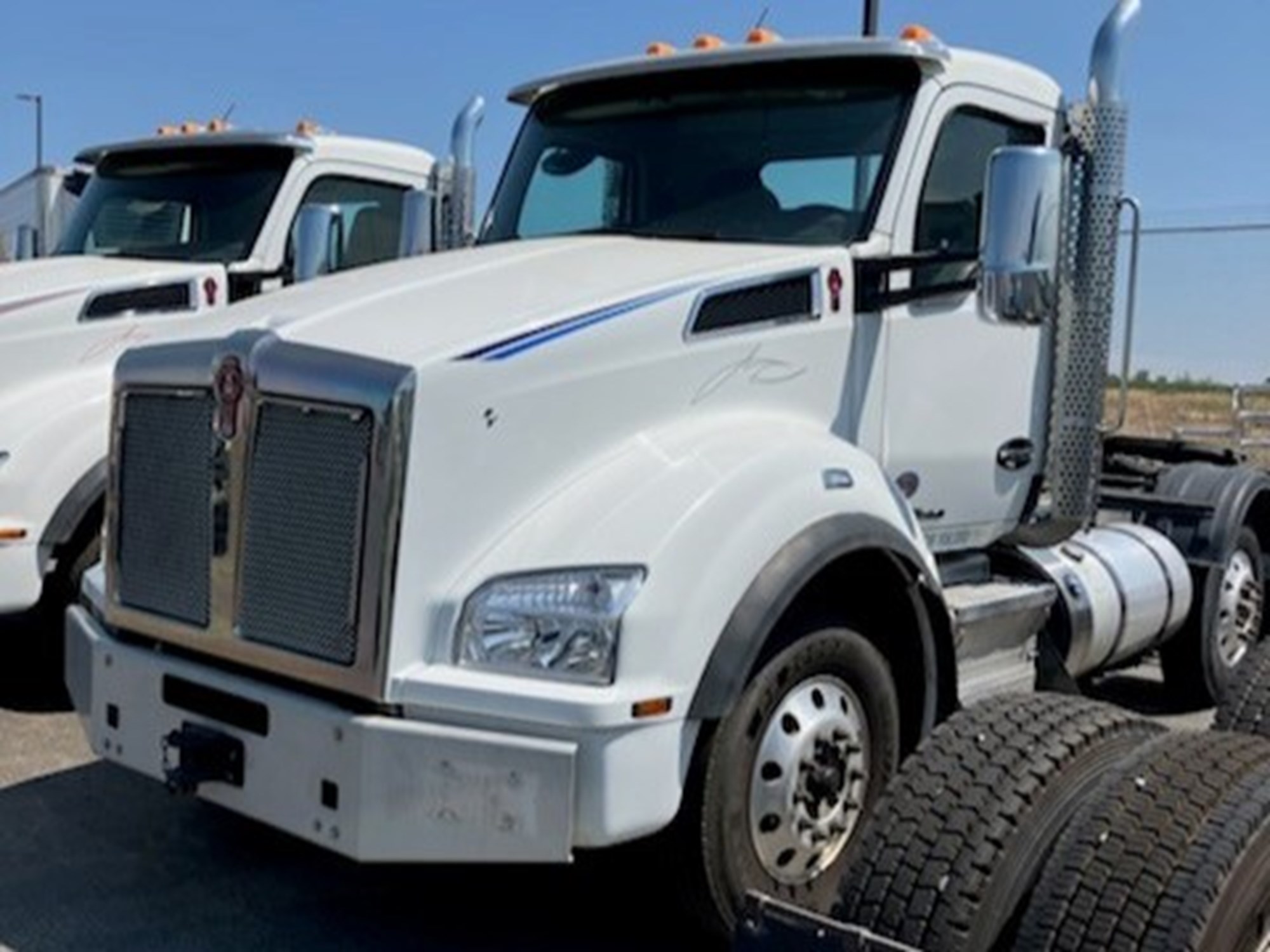 2021 Kenworth T880 - image 1 of 5