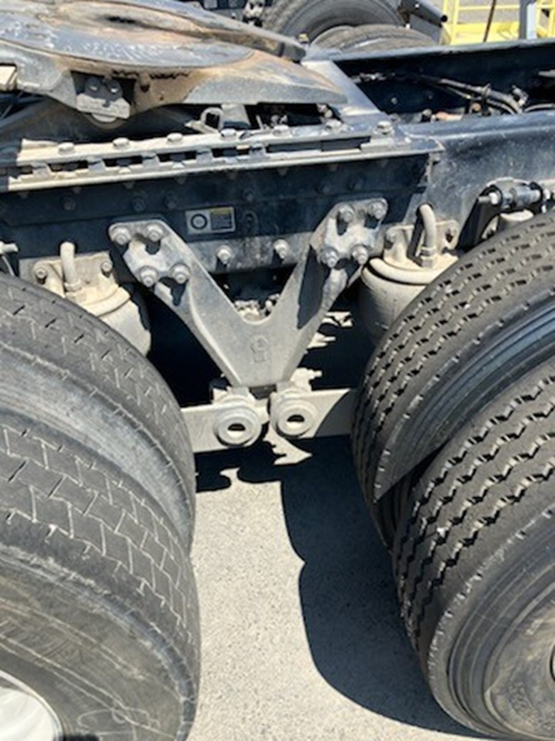 2021 Kenworth T880 - image 2 of 5