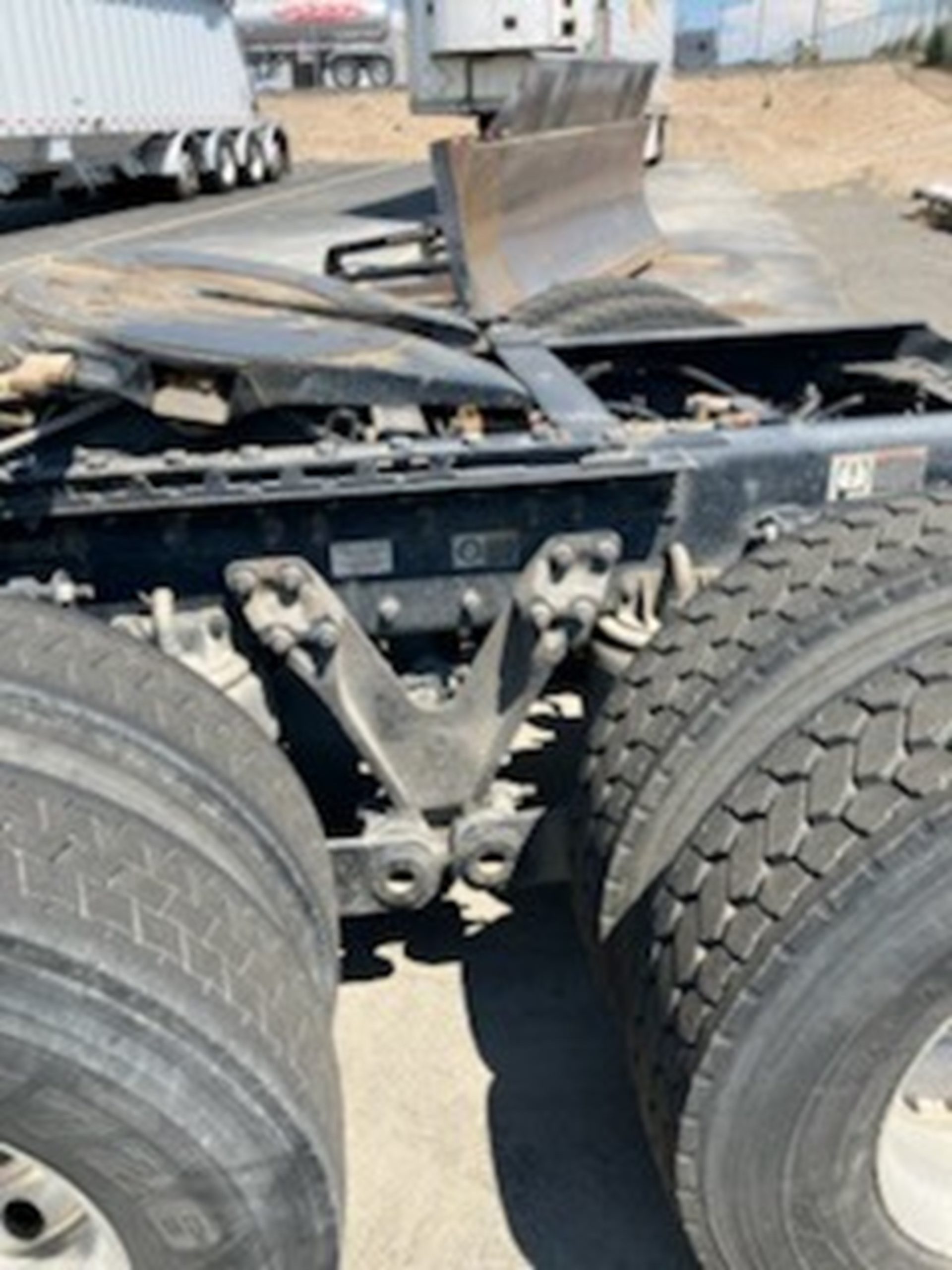 2021 Kenworth T880 - image 2 of 5