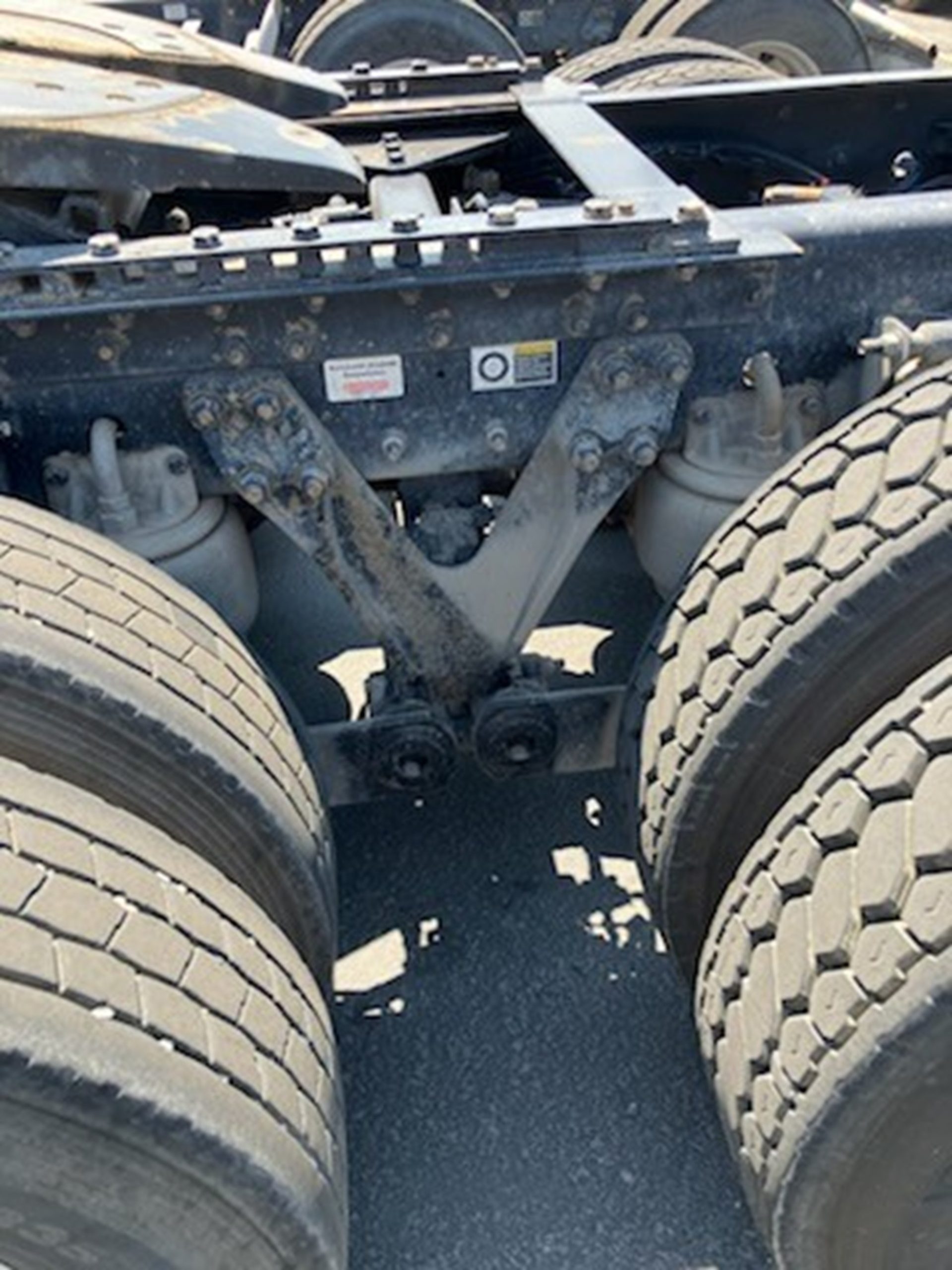 2021 Kenworth T880 - image 2 of 5