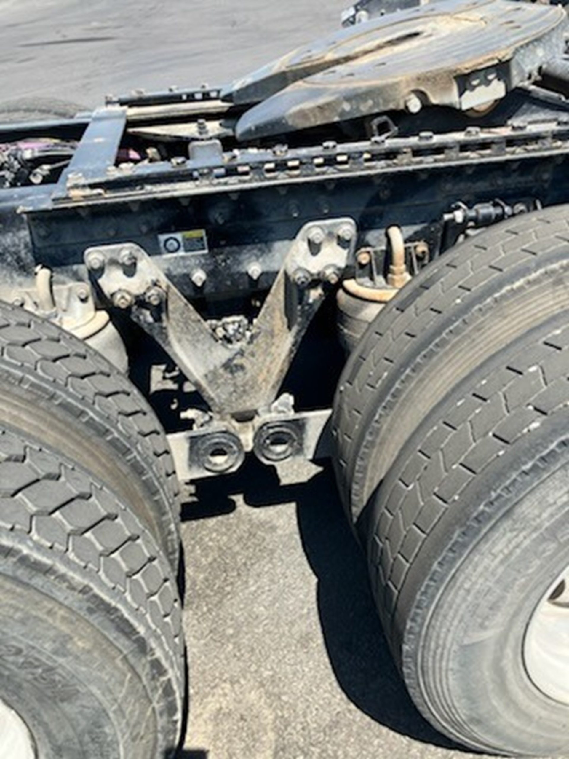 2021 Kenworth T880 - image 3 of 5