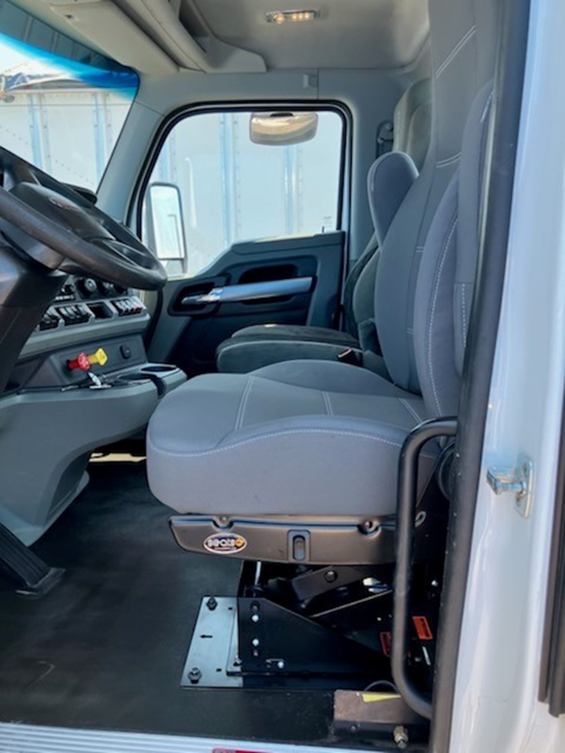 2021 Kenworth T880 - image 5 of 5