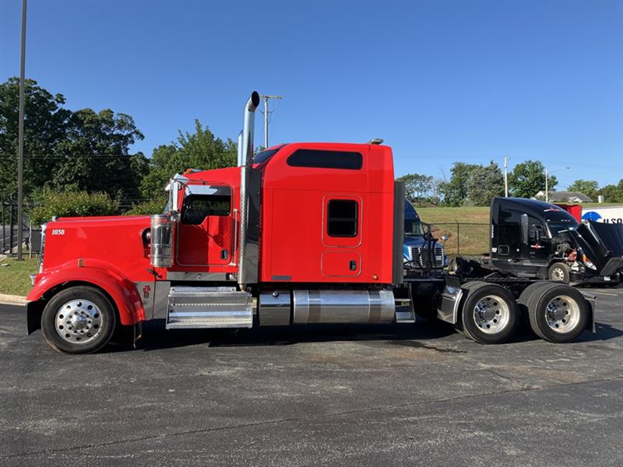 2023 Kenworth W900L - image 2 of 6