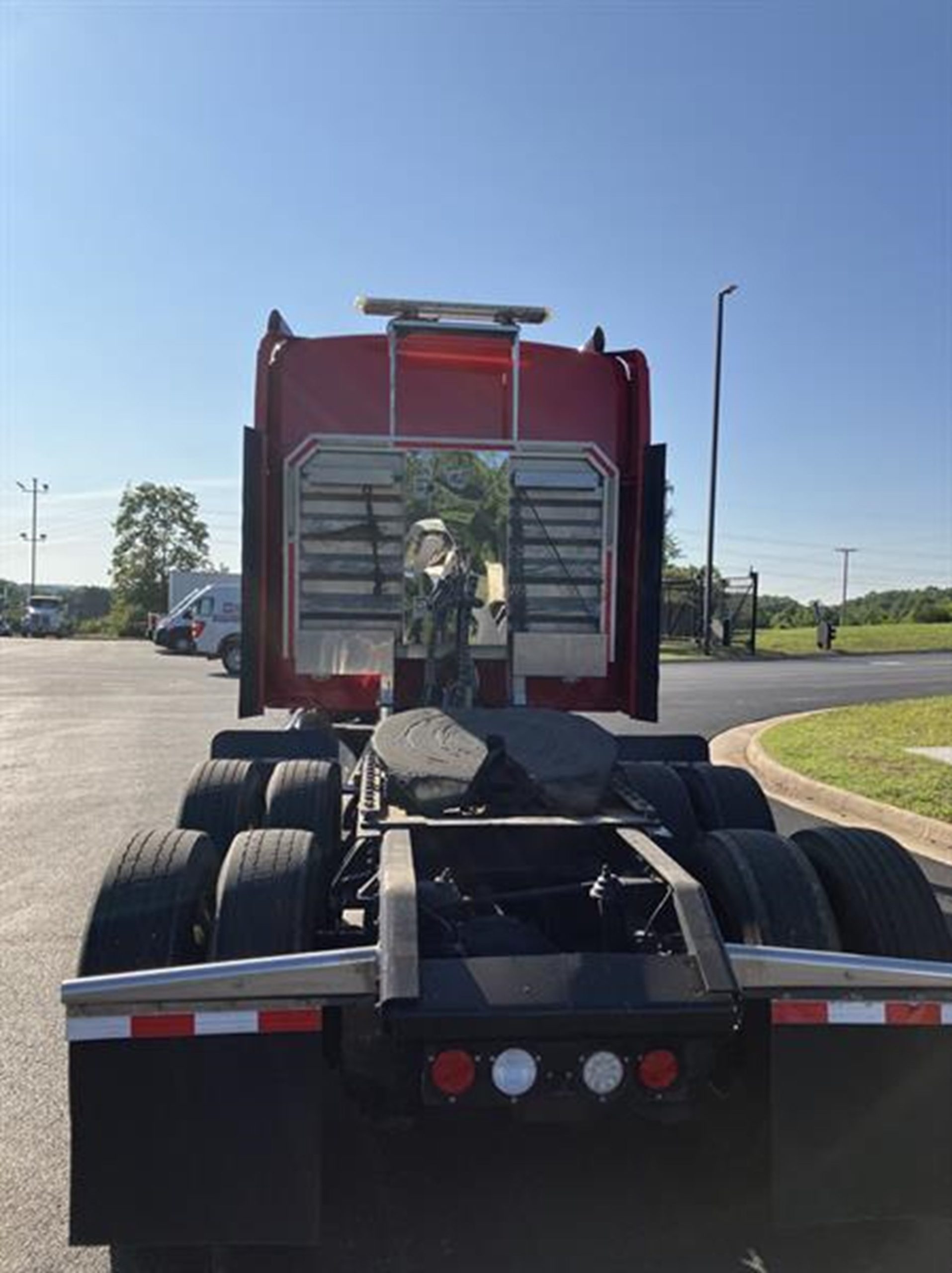 2023 Kenworth W900L - image 4 of 6