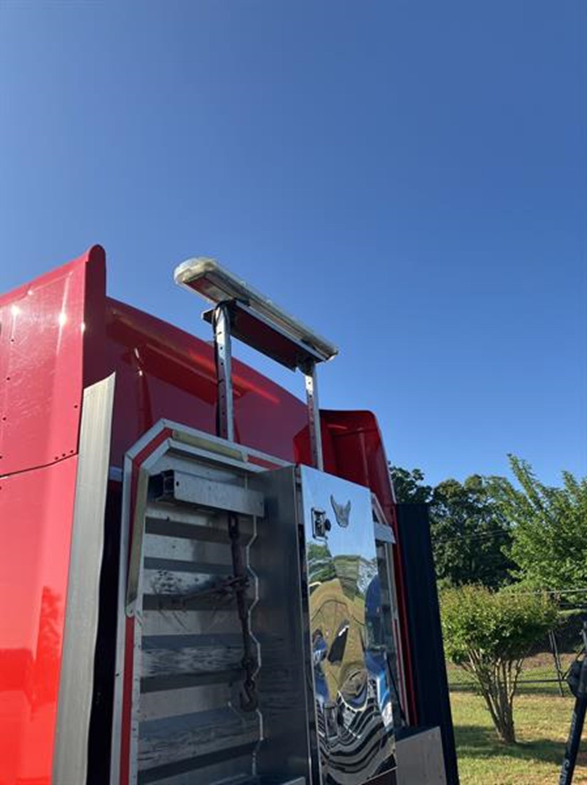 2023 Kenworth W900L - image 5 of 6