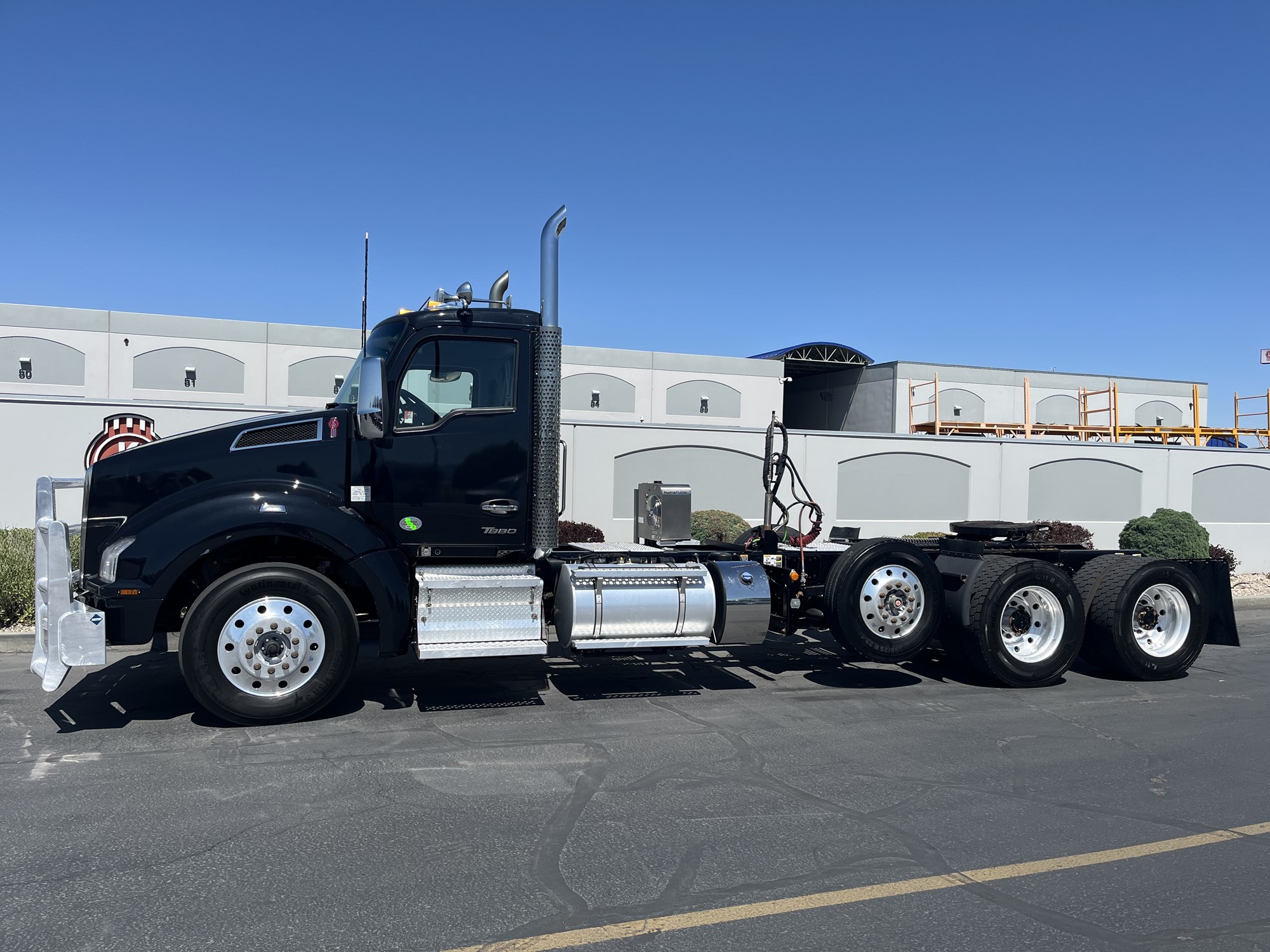 2024 Kenworth T880 - image 1 of 5