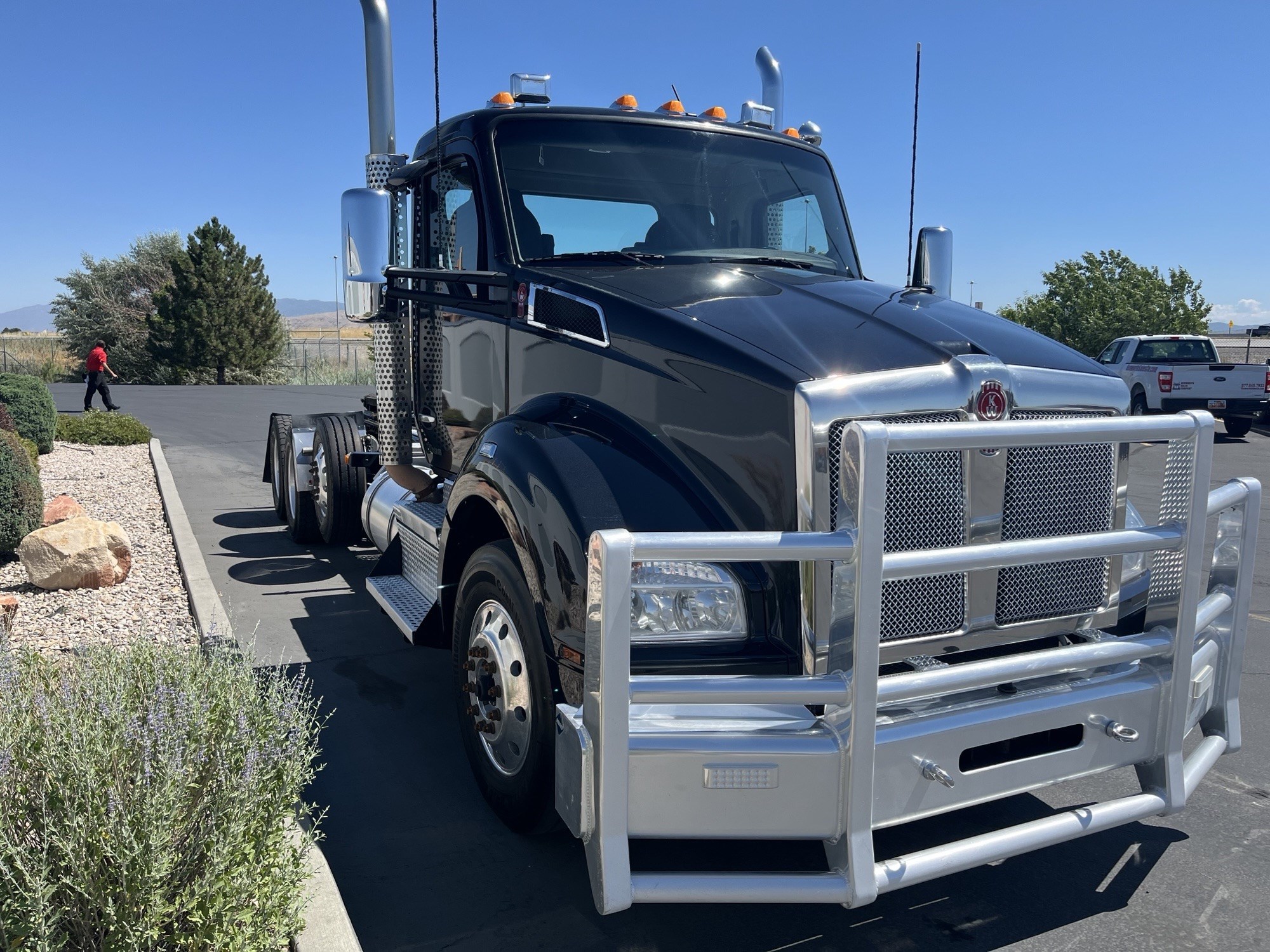 2024 Kenworth T880 - image 3 of 5