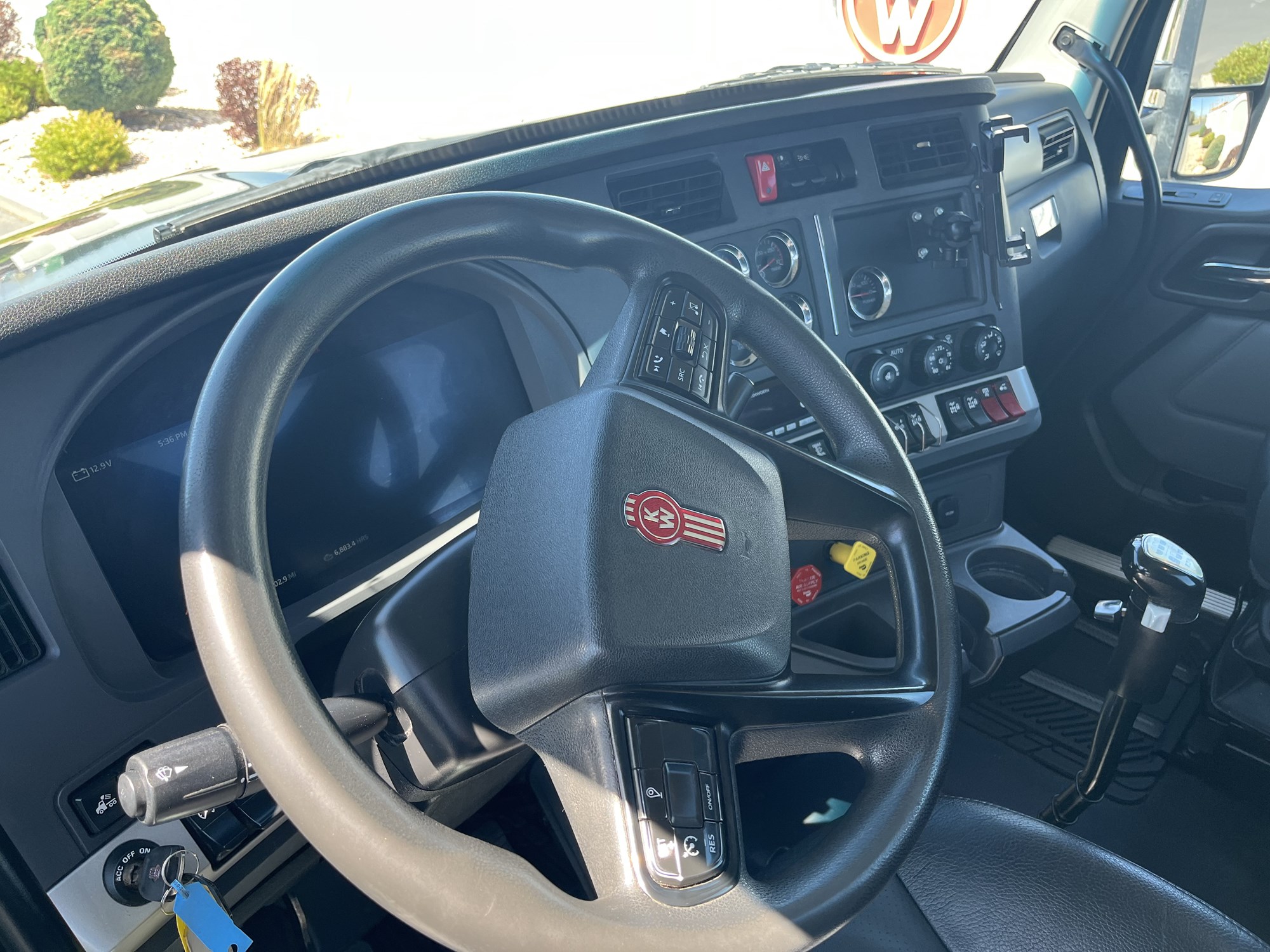 2024 Kenworth T880 - image 5 of 5