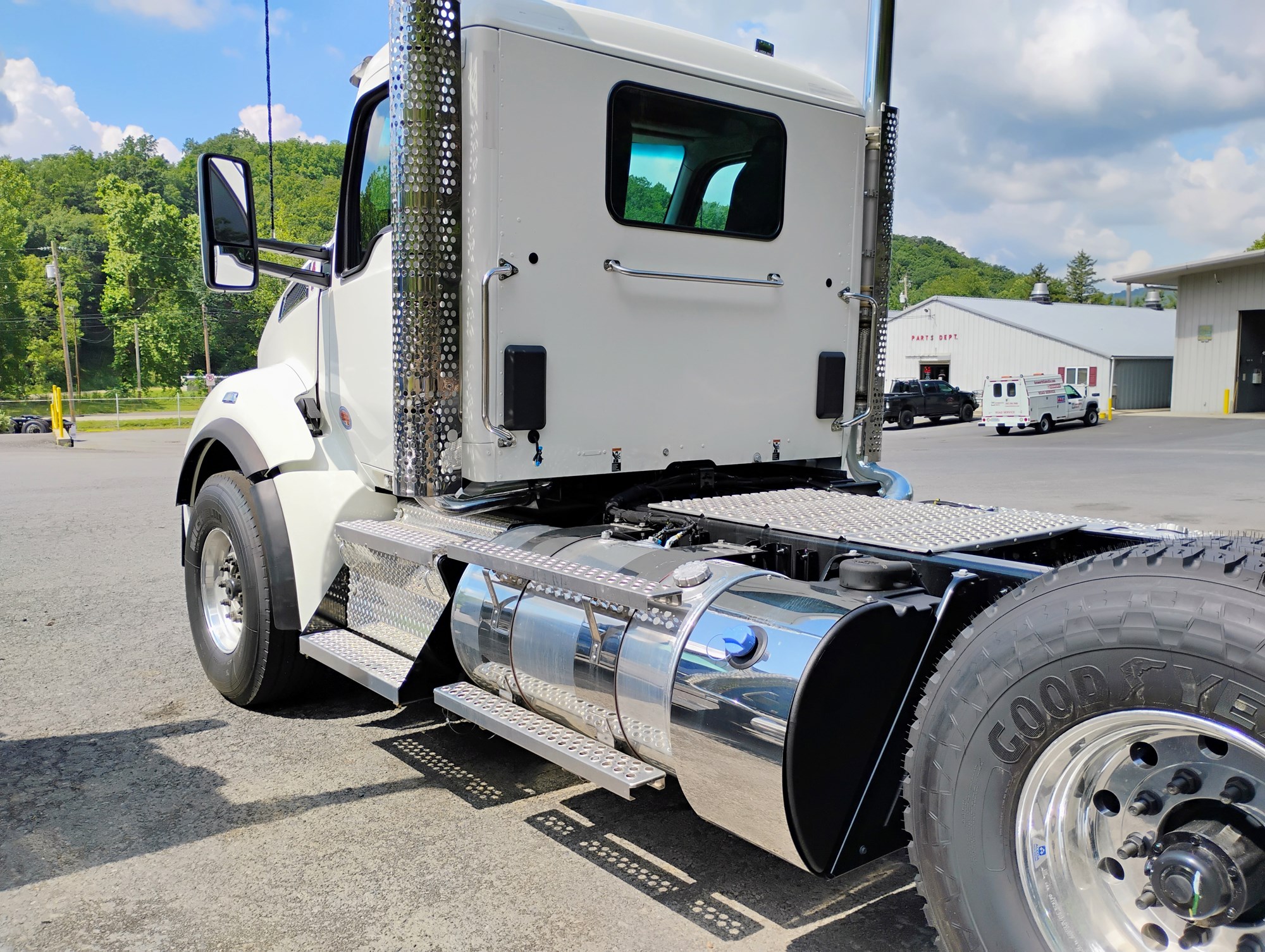 2026 Kenworth T880 - image 6 of 6