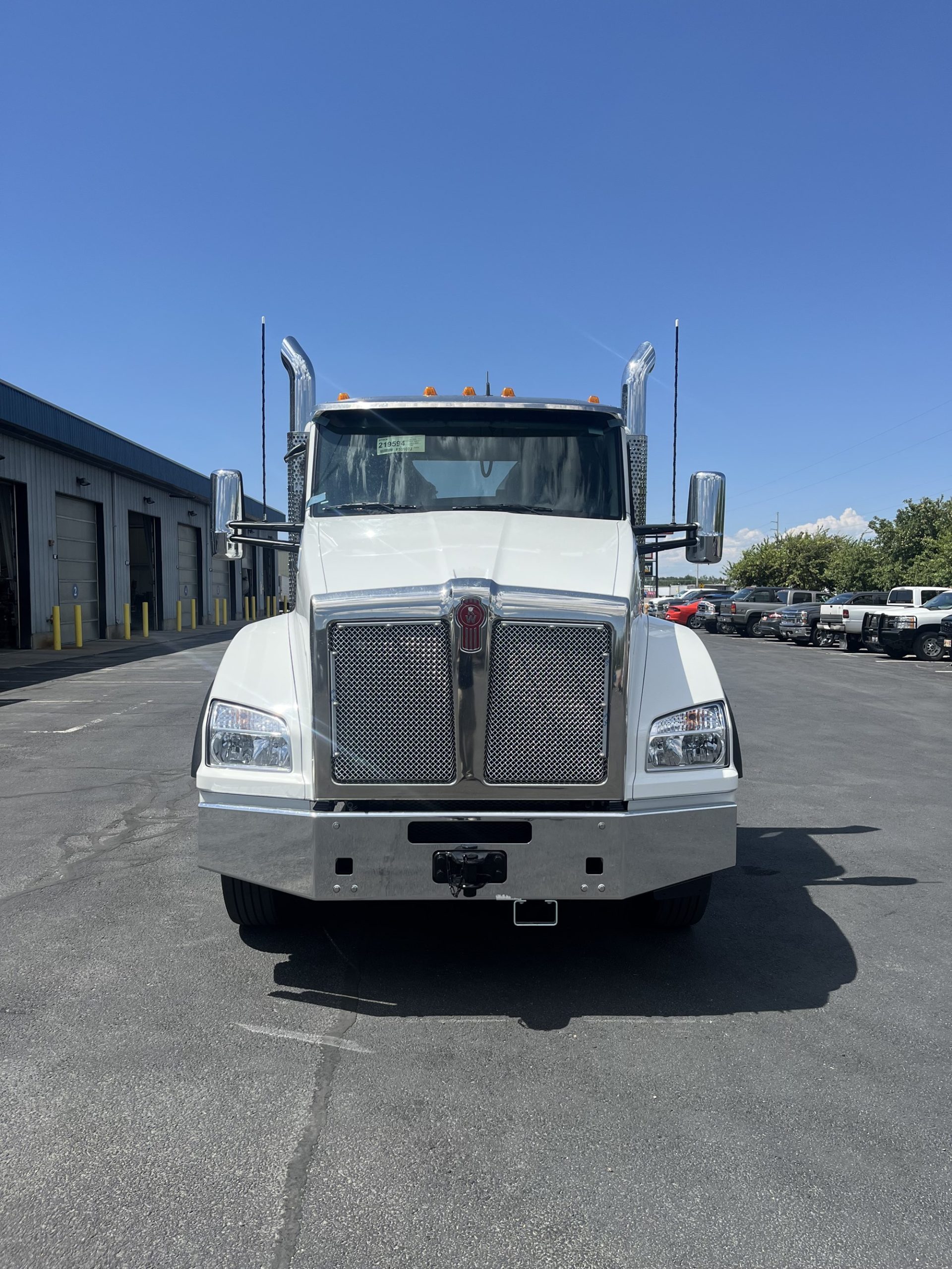 2026 Kenworth T880 - image 2 of 6