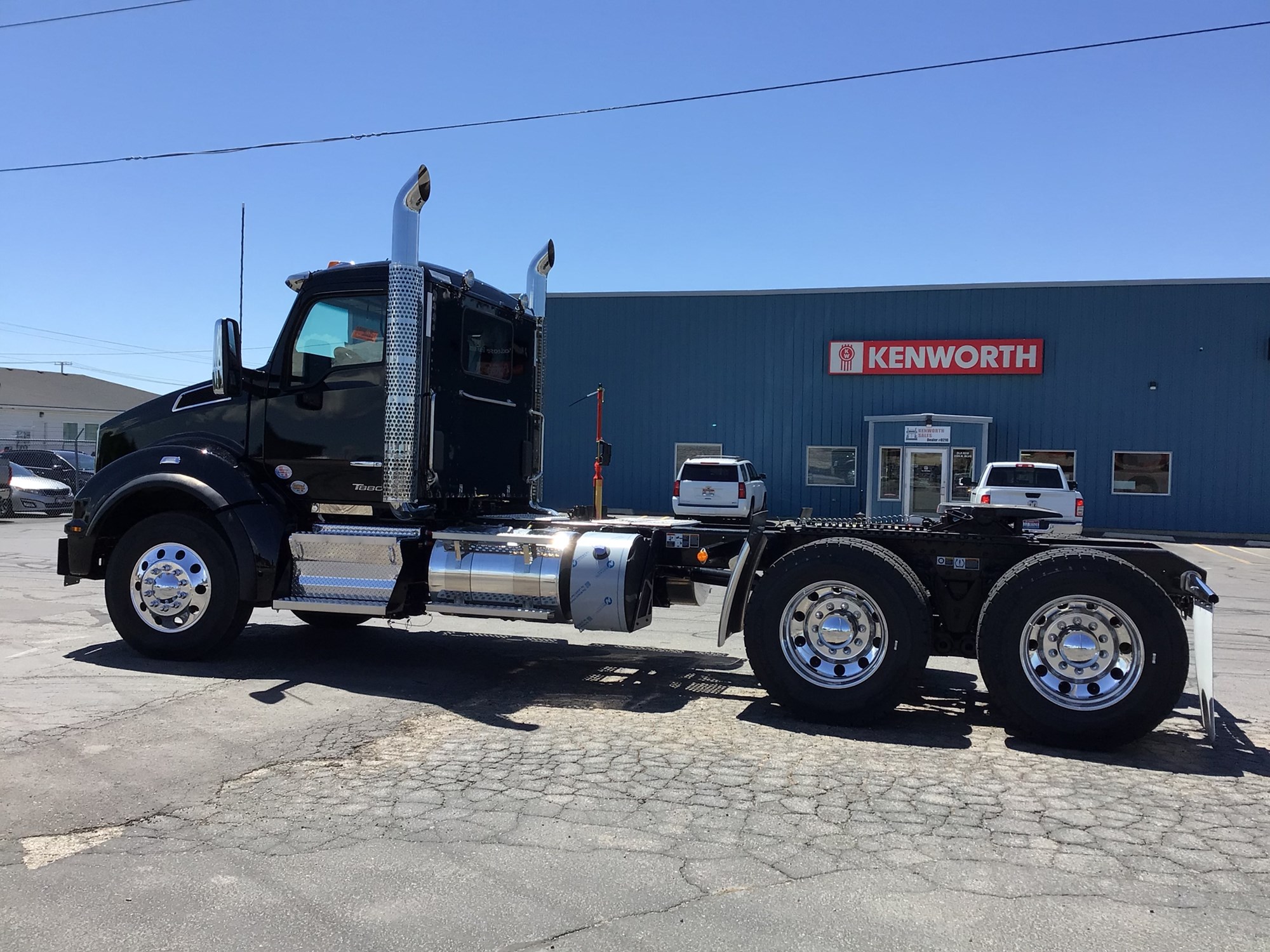 2026 Kenworth T880 - image 2 of 6
