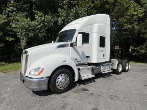 2021 Kenworth T680 MJ456278U-01